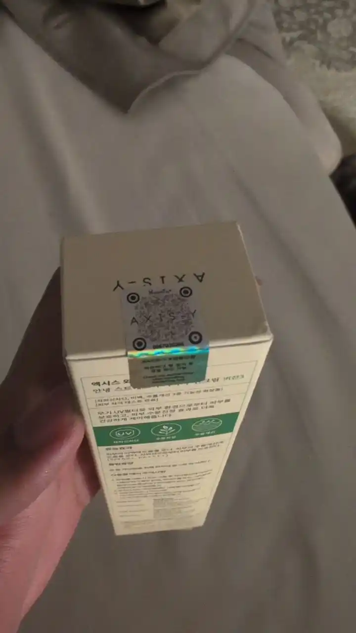 Axis-Y SPF 50+ Quyoshdan himoyalovchi krem, namlovchi, niatsinamid, ajinlarga qarshi, SPF