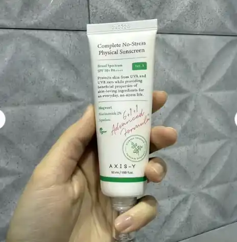 Axis-Y SPF 50+ Quyoshdan himoyalovchi krem, namlovchi, niatsinamid, ajinlarga qarshi, SPF