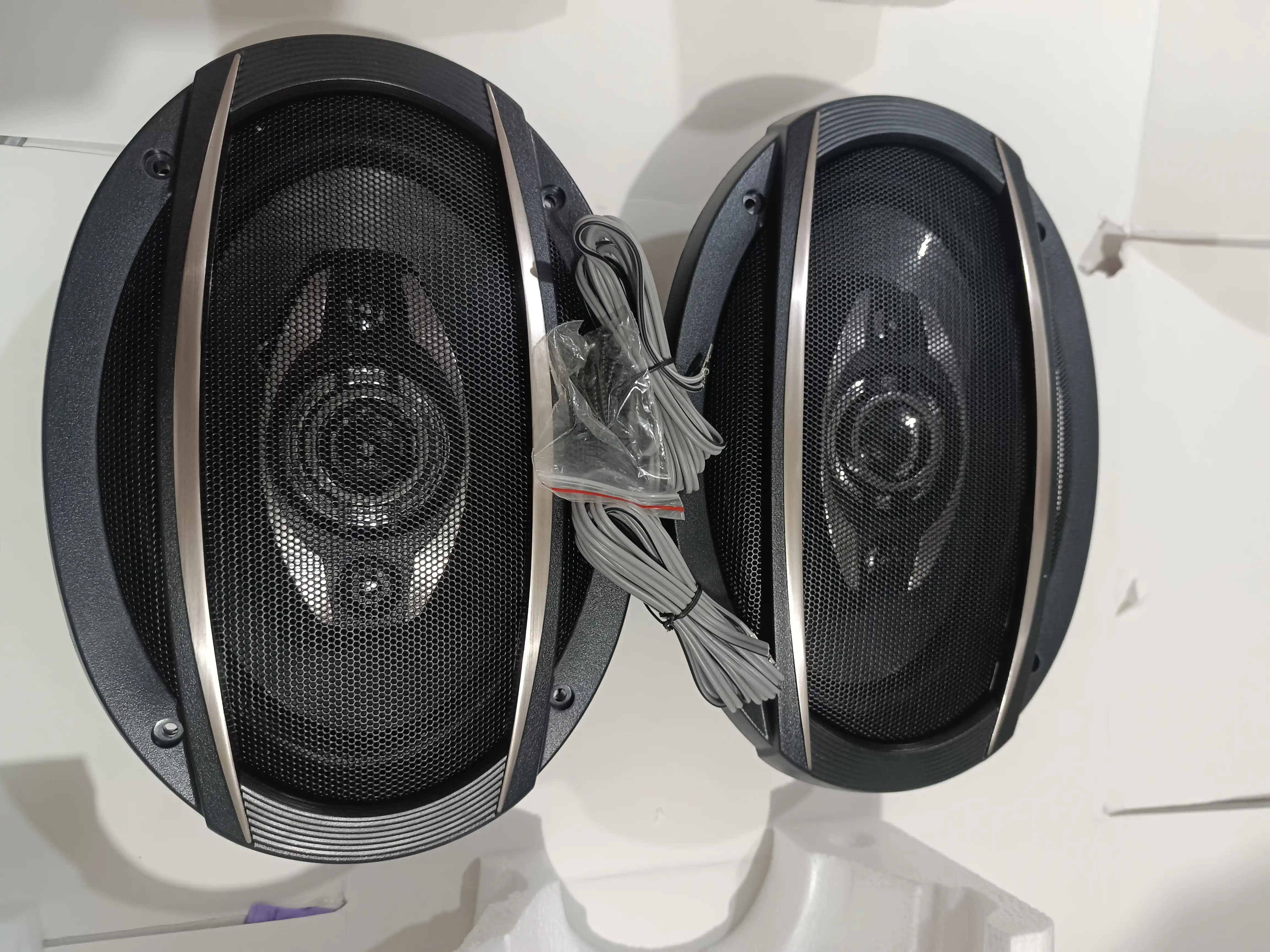 Pioneer 1000w 2 ta qovun kalonka ustki setkalari bilan cheti rezinkali usilitel kerak emas