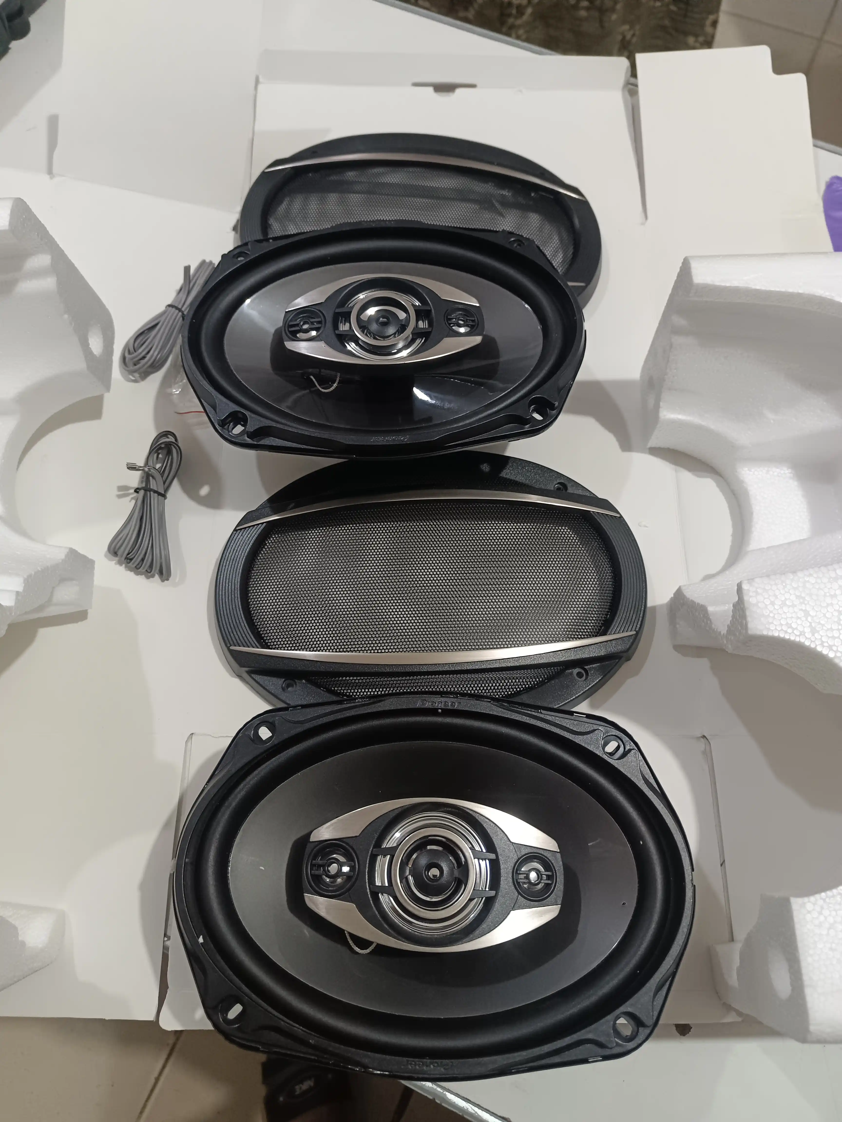 Pioneer 1000w 2 ta qovun kalonka ustki setkalari bilan cheti rezinkali usilitel kerak emas