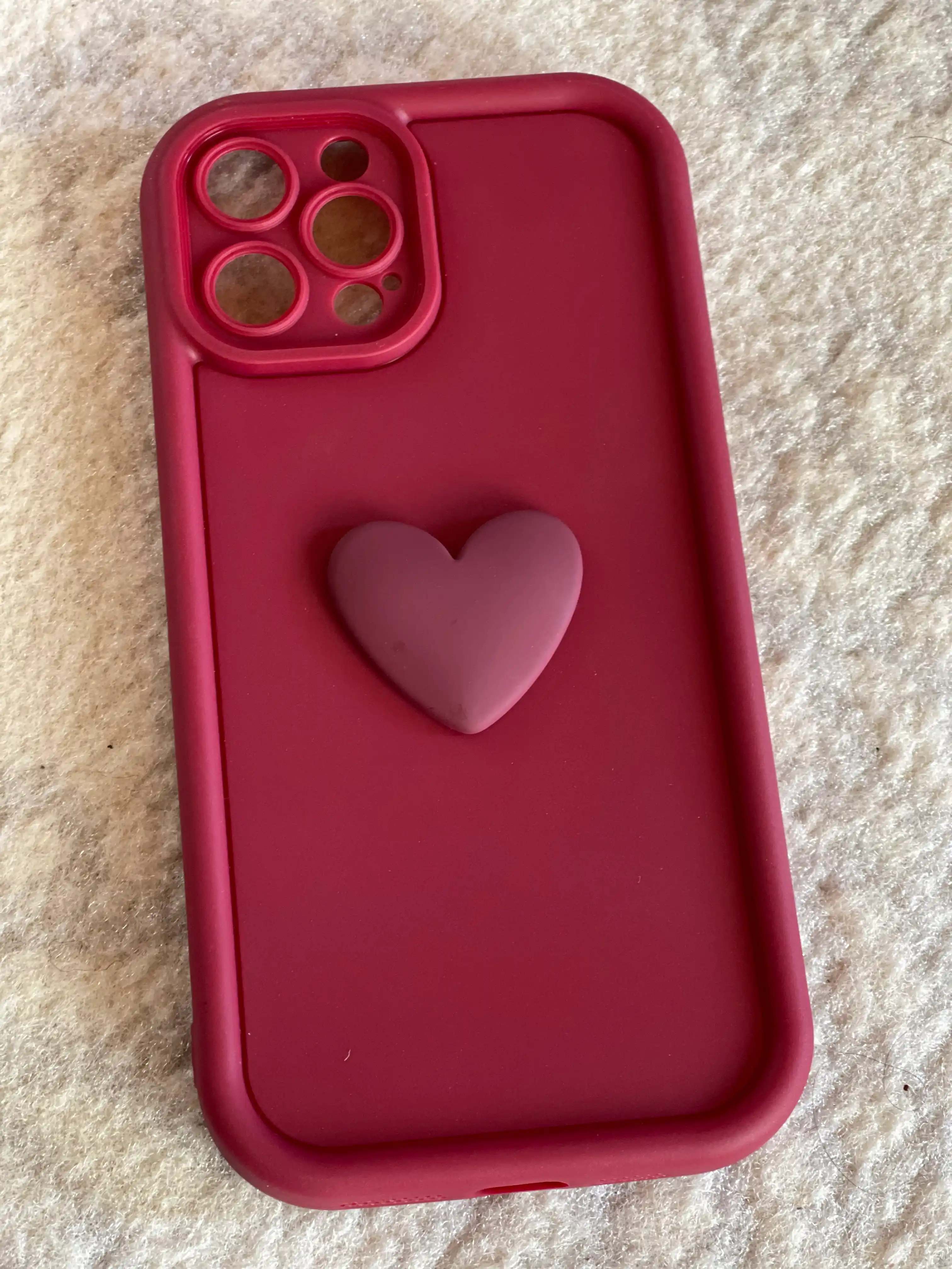 Chehol iPhone 11, 12, 13, 14, 15, 16 pro, pro max uchun hajmli yurak bilan