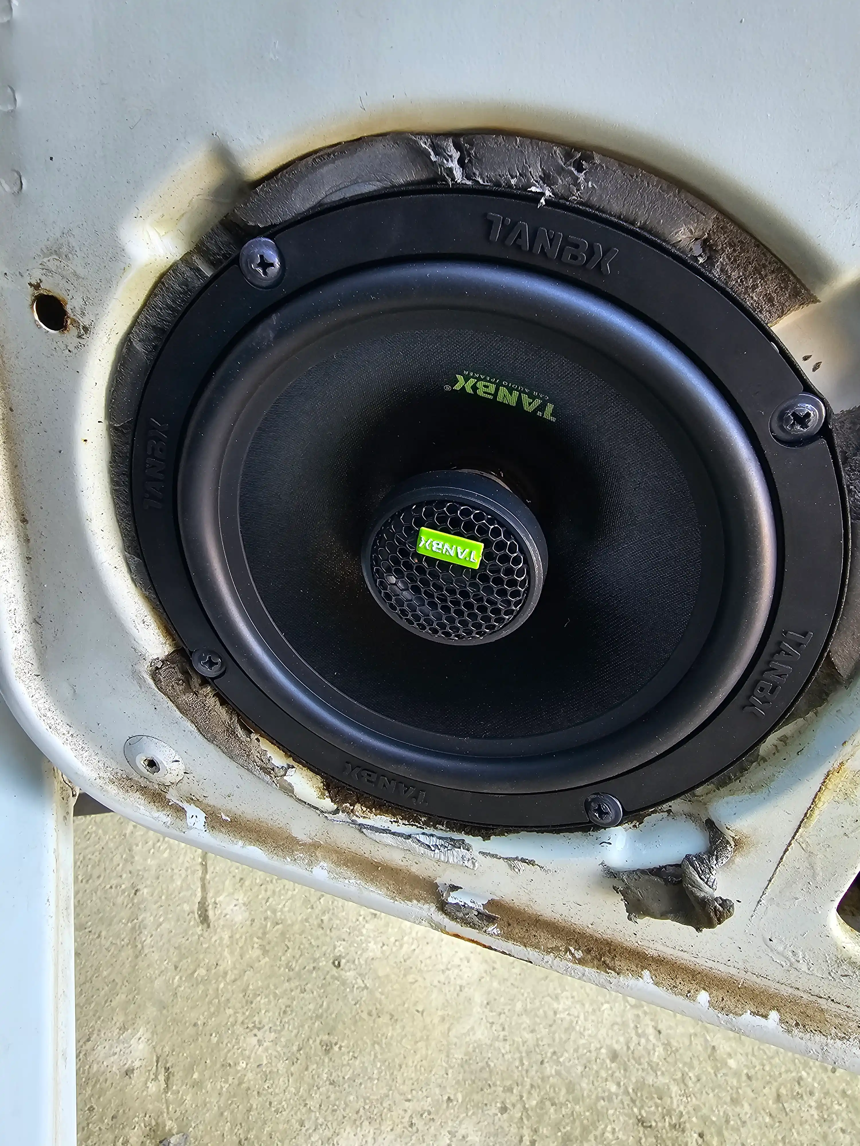 TANBX TB-T65MAX avtomobil kolonkalari, 6,5" 16 sm, 200 Vt, koaksial