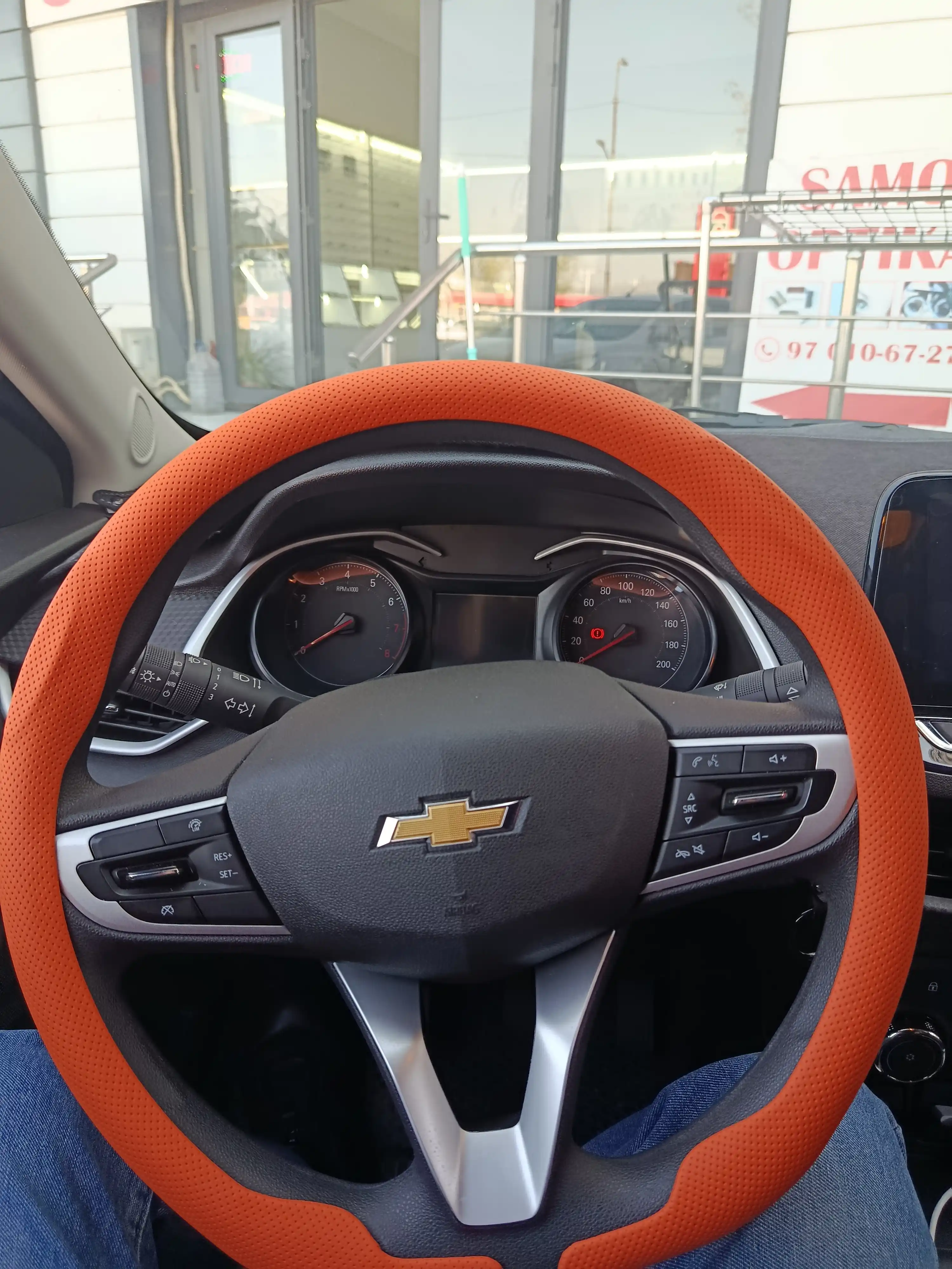 Универсальный чехол на руль автомобиля