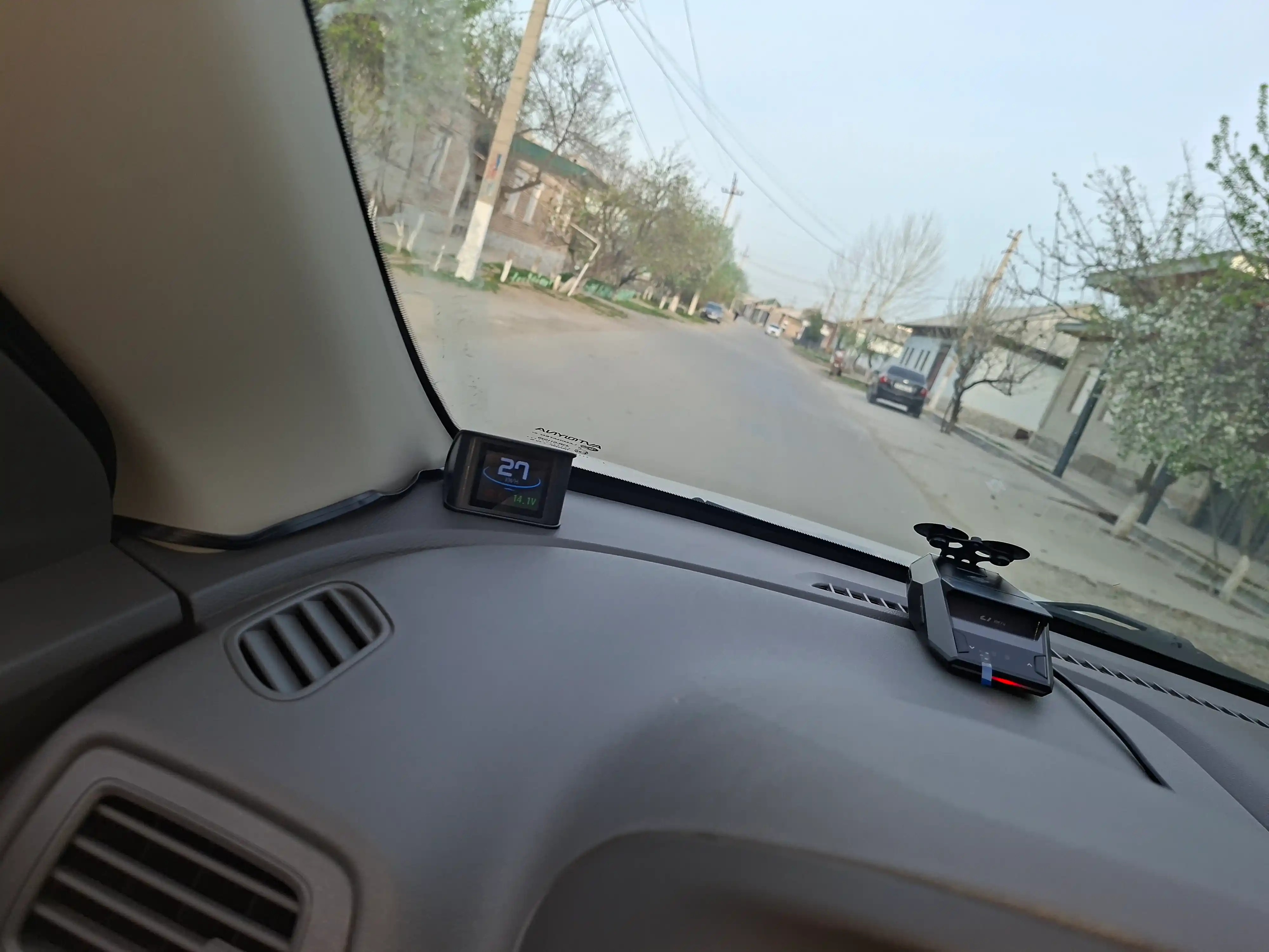 Universal OBD2 skaneri P10 ekranli, tezlik o'lchagich, harorat o'lchagich, bort kompyuteri