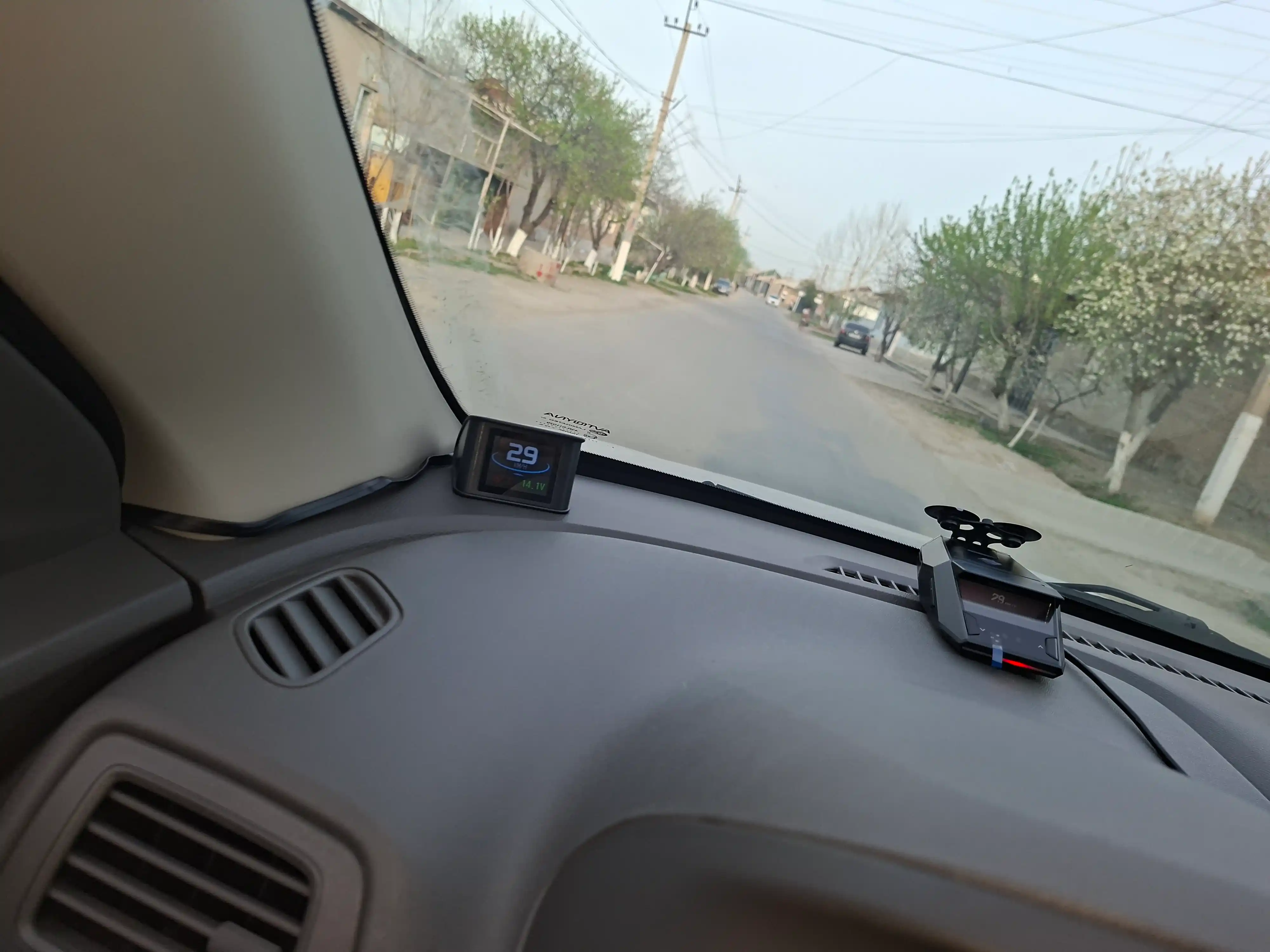 Universal OBD2 skaneri P10 ekranli, tezlik o'lchagich, harorat o'lchagich, bort kompyuteri