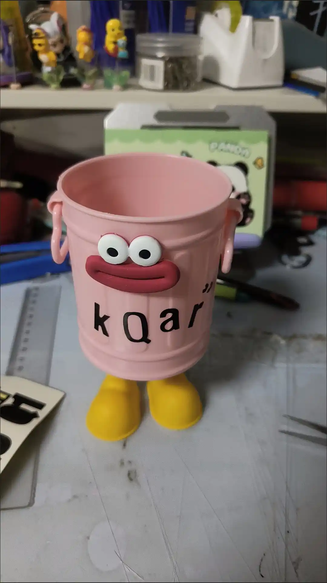 Qalam, ruchka va kosmetika uchun kreativ stol usti organyayzeri, plastik idish