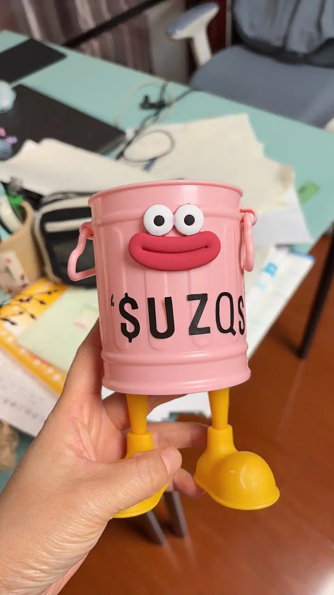 Qalam, ruchka va kosmetika uchun kreativ stol usti organyayzeri, plastik idish