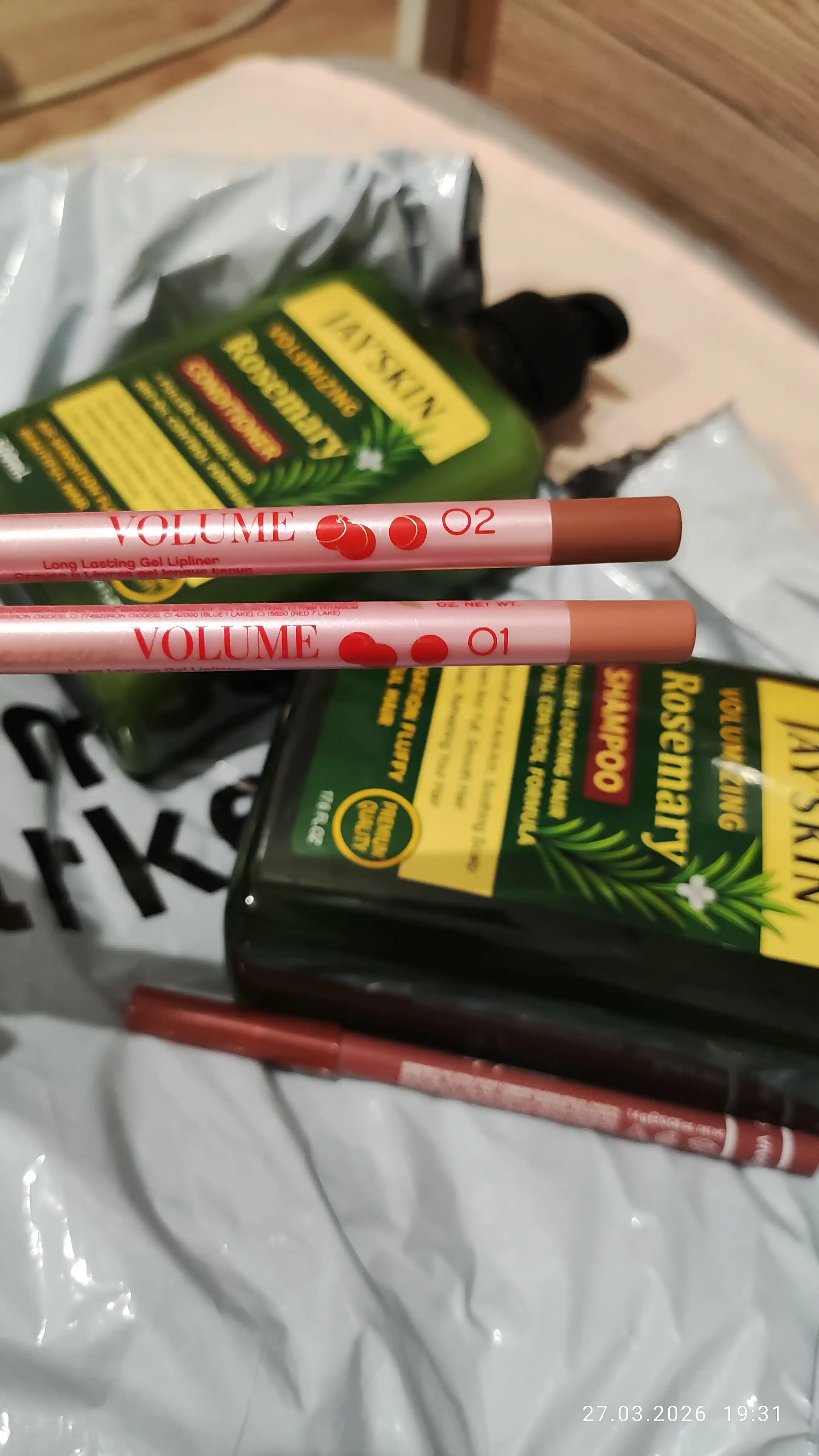 Карандаш для губ Vivienne Sabo Crayon Gel a levres Le grand volume