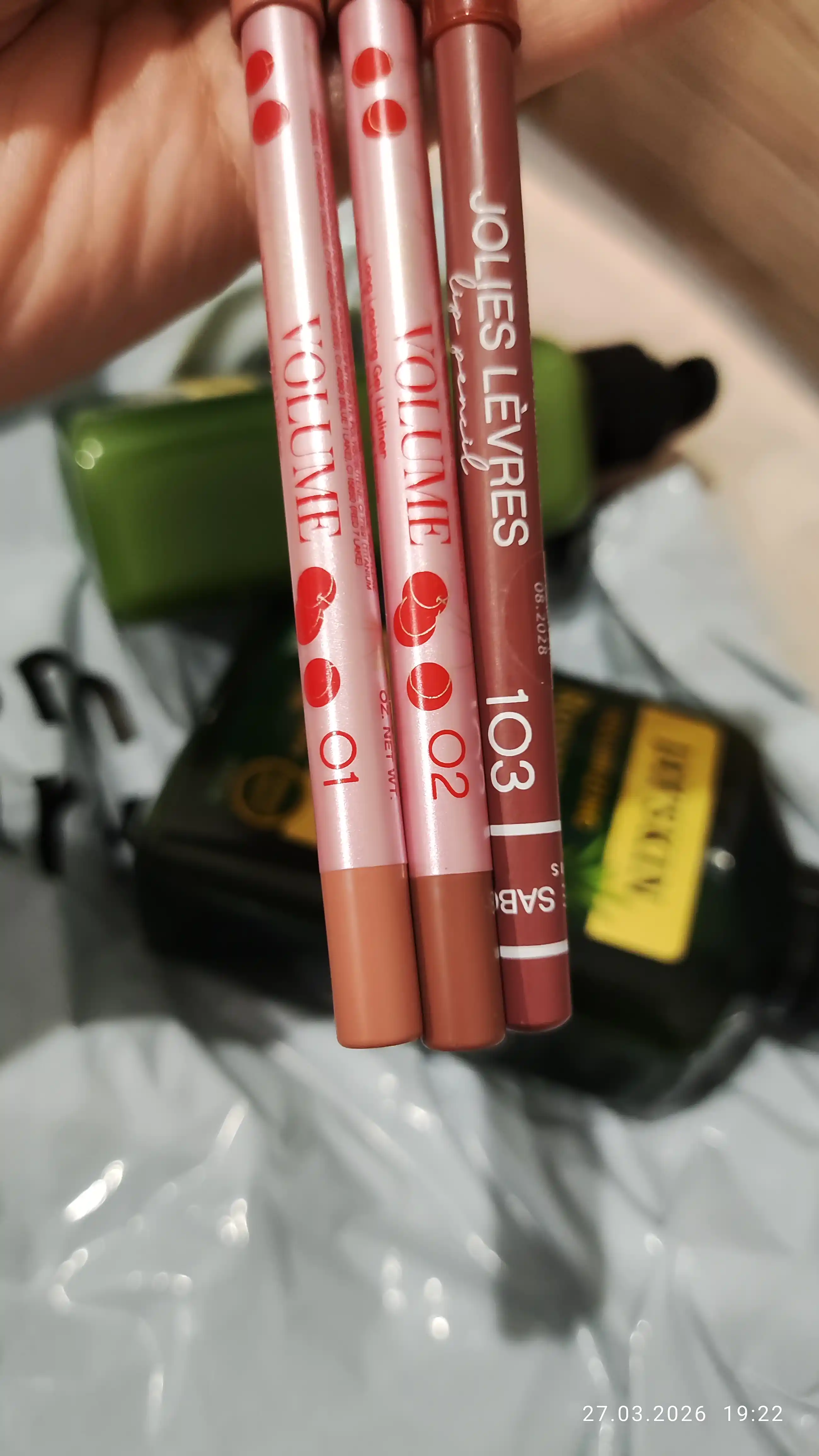 Карандаш для губ Vivienne Sabo Crayon Gel a levres Le grand volume