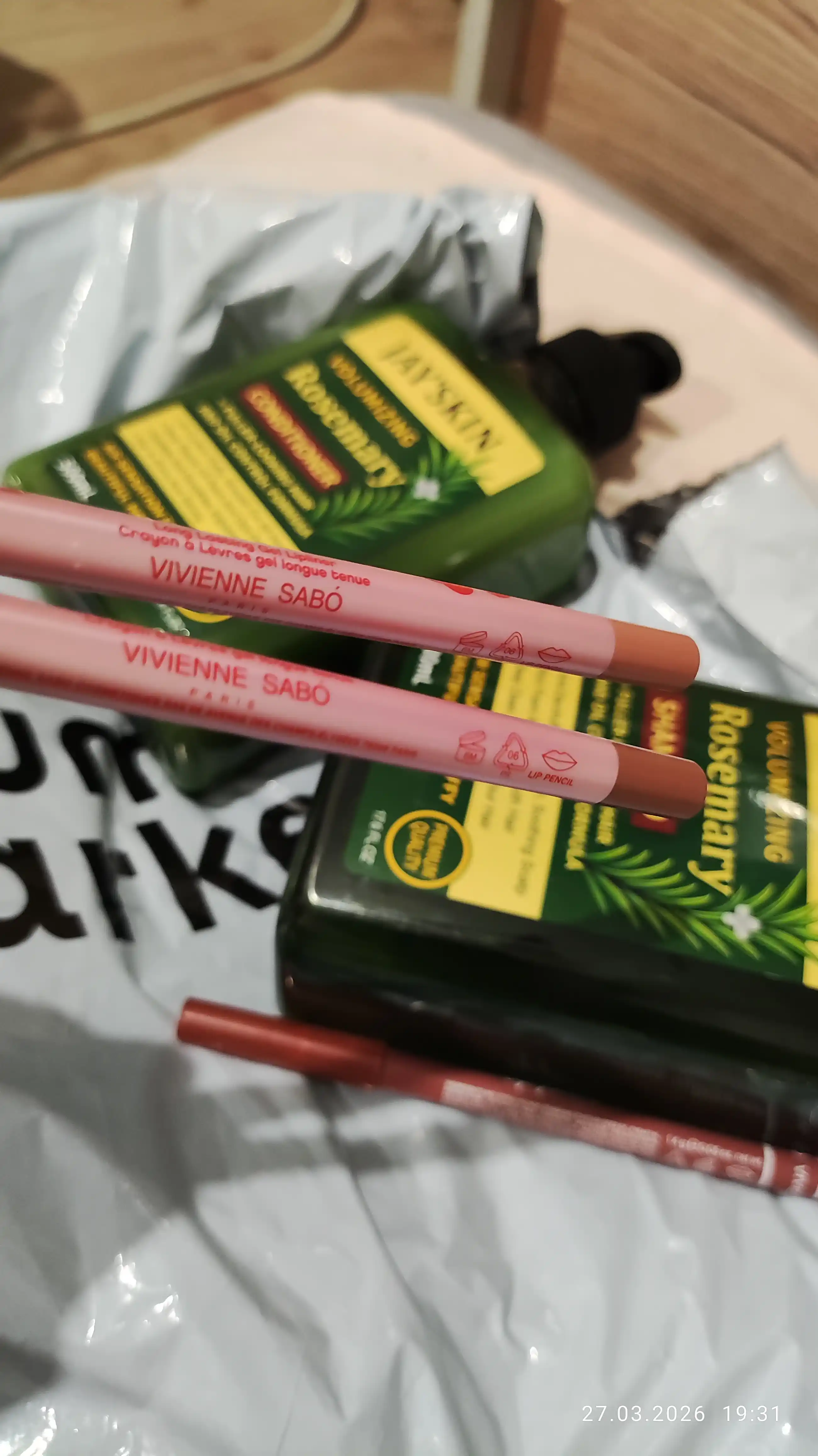 Карандаш для губ Vivienne Sabo Crayon Gel a levres Le grand volume