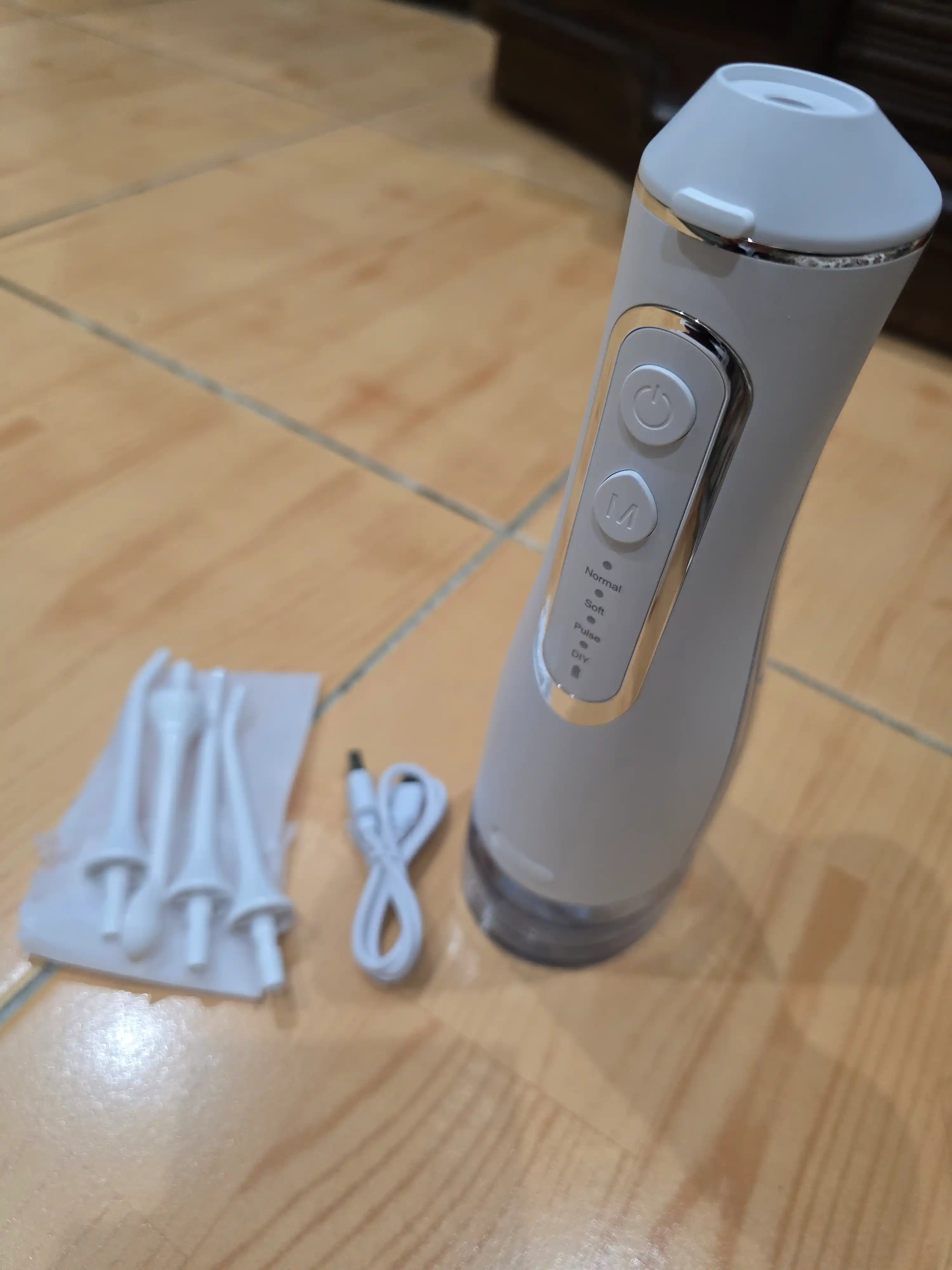 Ирригатор от AslySmile: портативный водный флоссер для чистки зубов, десен и брекетов