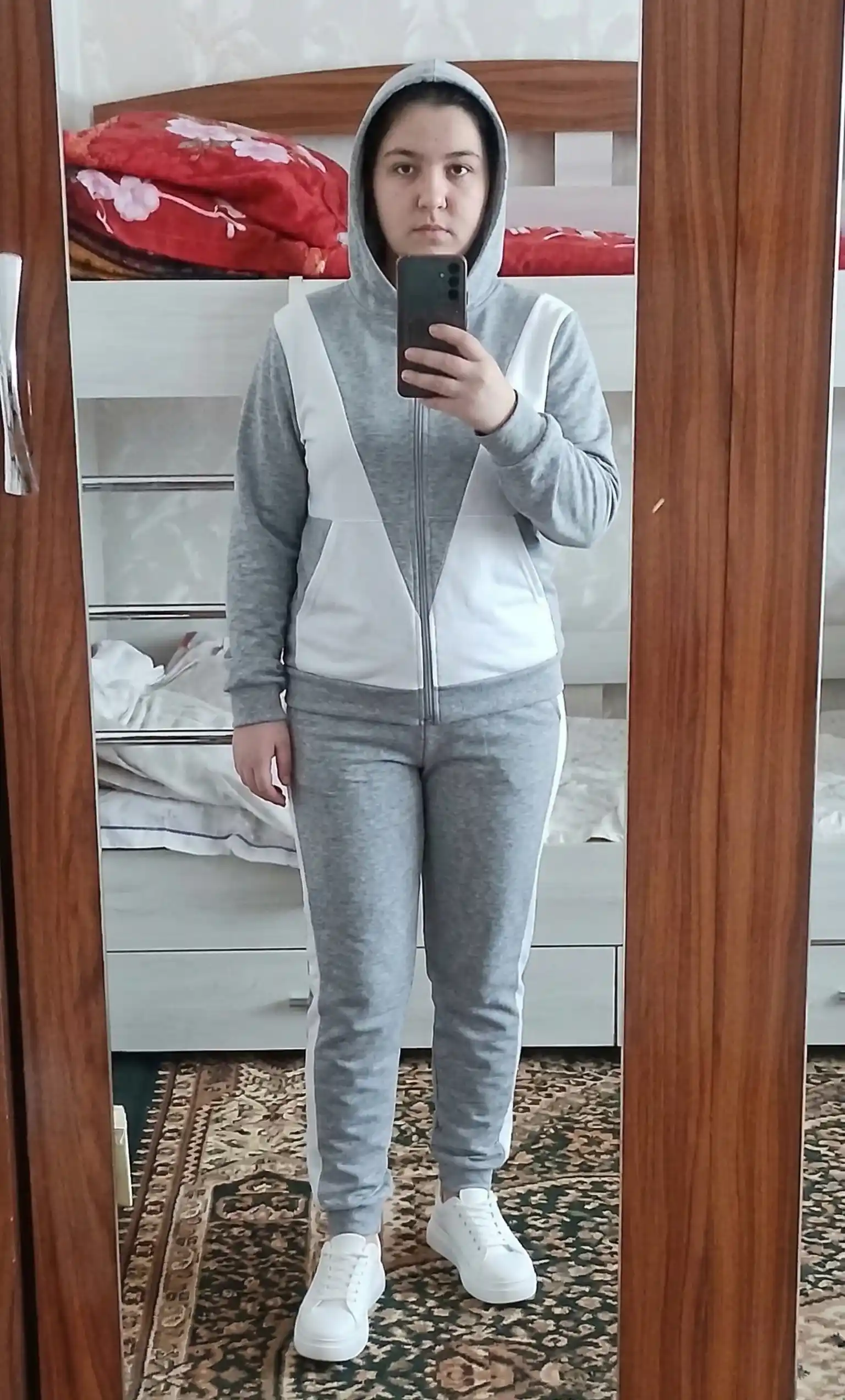Ayollar sport kostyumi, ayollar ikki qisimli