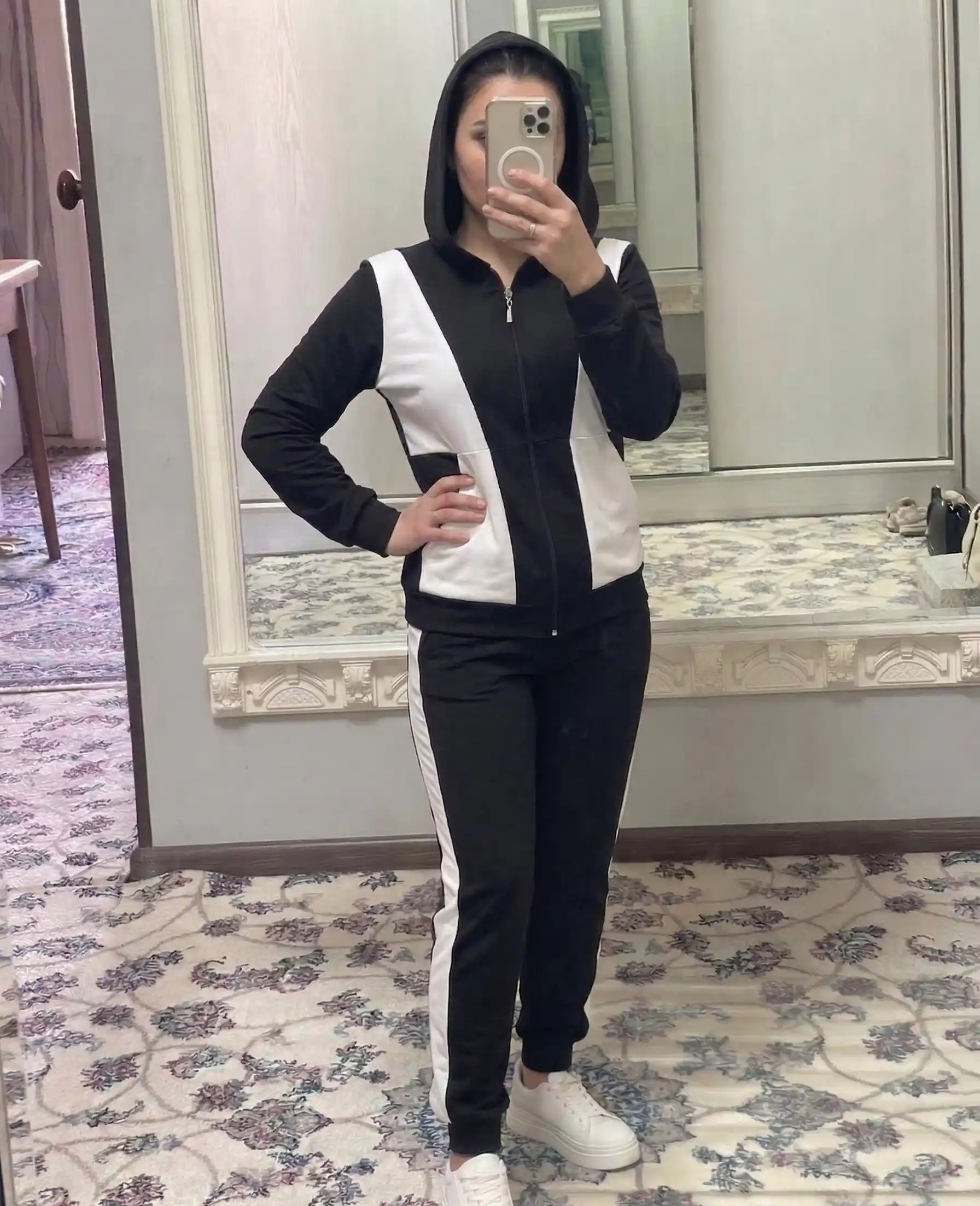 Ayollar sport kostyumi, ayollar ikki qisimli