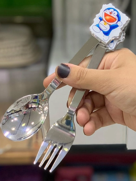 Bolalar uchun yorqin dizayndagi qoshiq va sanchqi to‘plami hello kitty spange bob doraemon - 