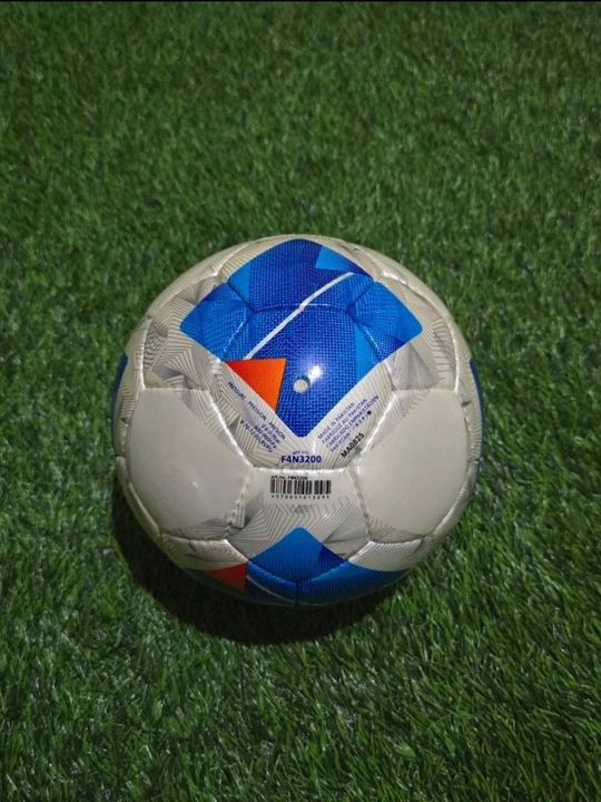Molten F4N3200 professional futbol to‘pi  — nazorat va yuqori chidamlilik