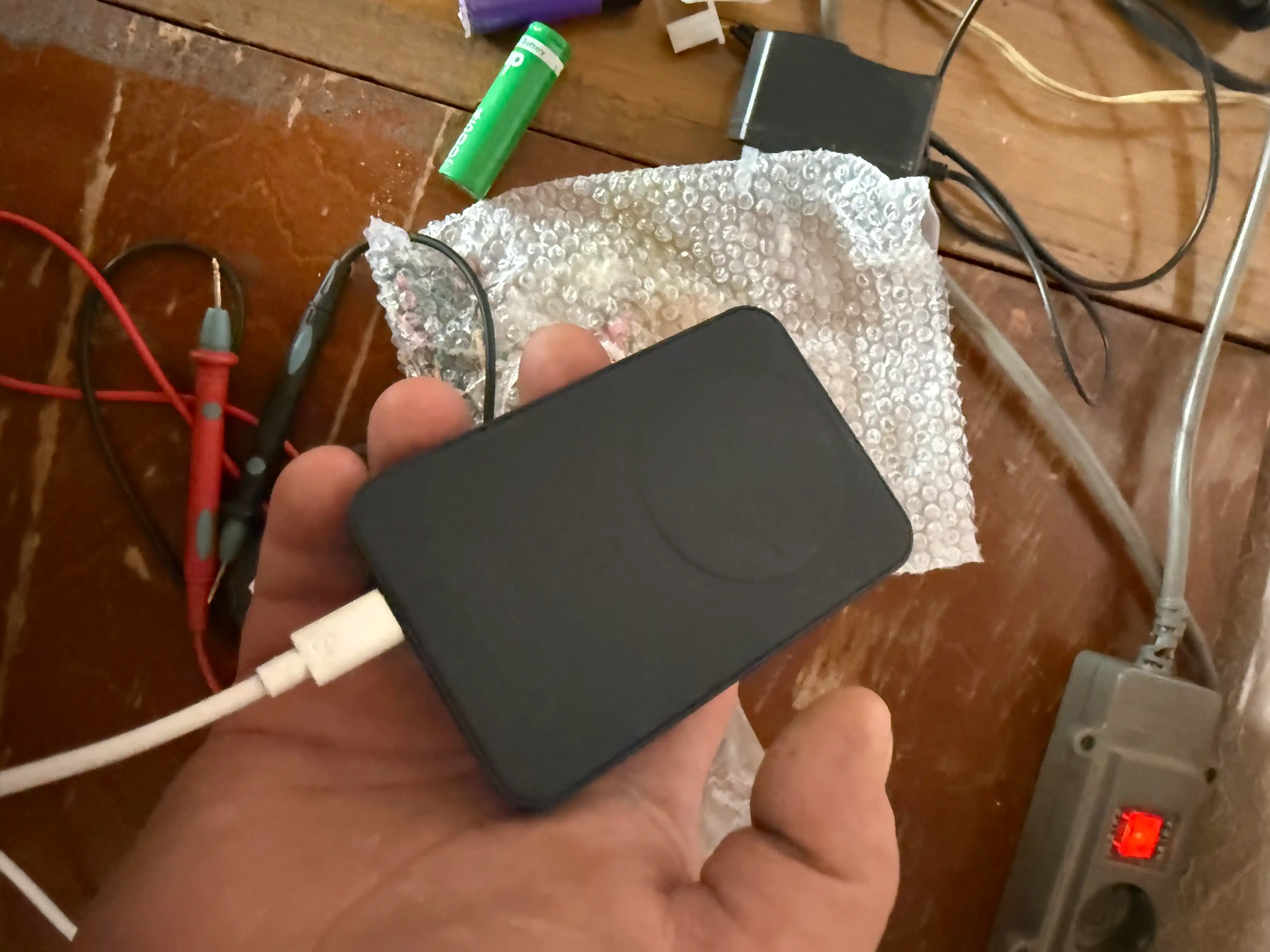 Tashqi akkamulyator, simsiz Power Bank, 10 000 mA/soat , 22.5W quvvatlash, MagSafe