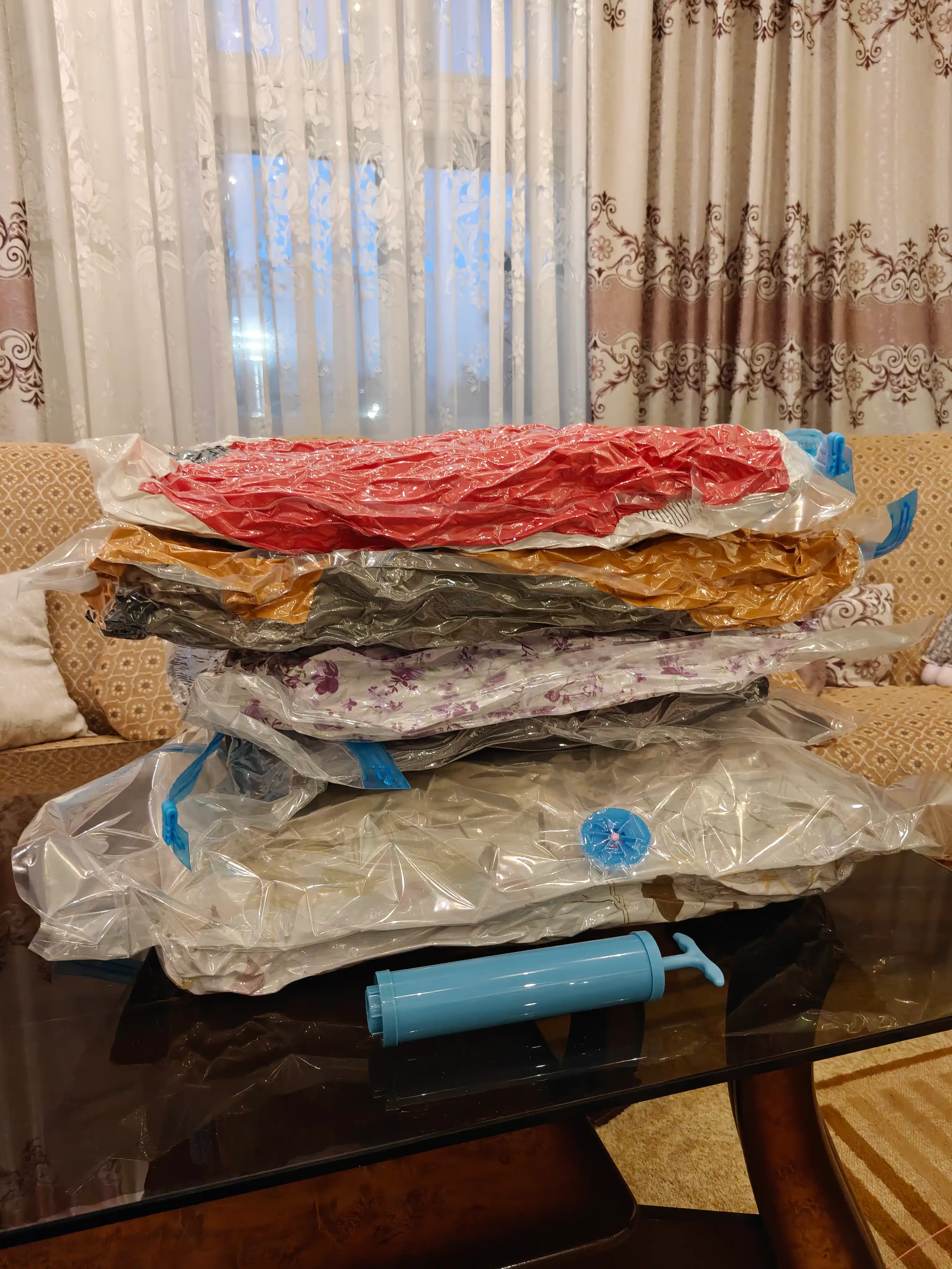 Вакуумные пакеты для компактного хранения одежды и вещей