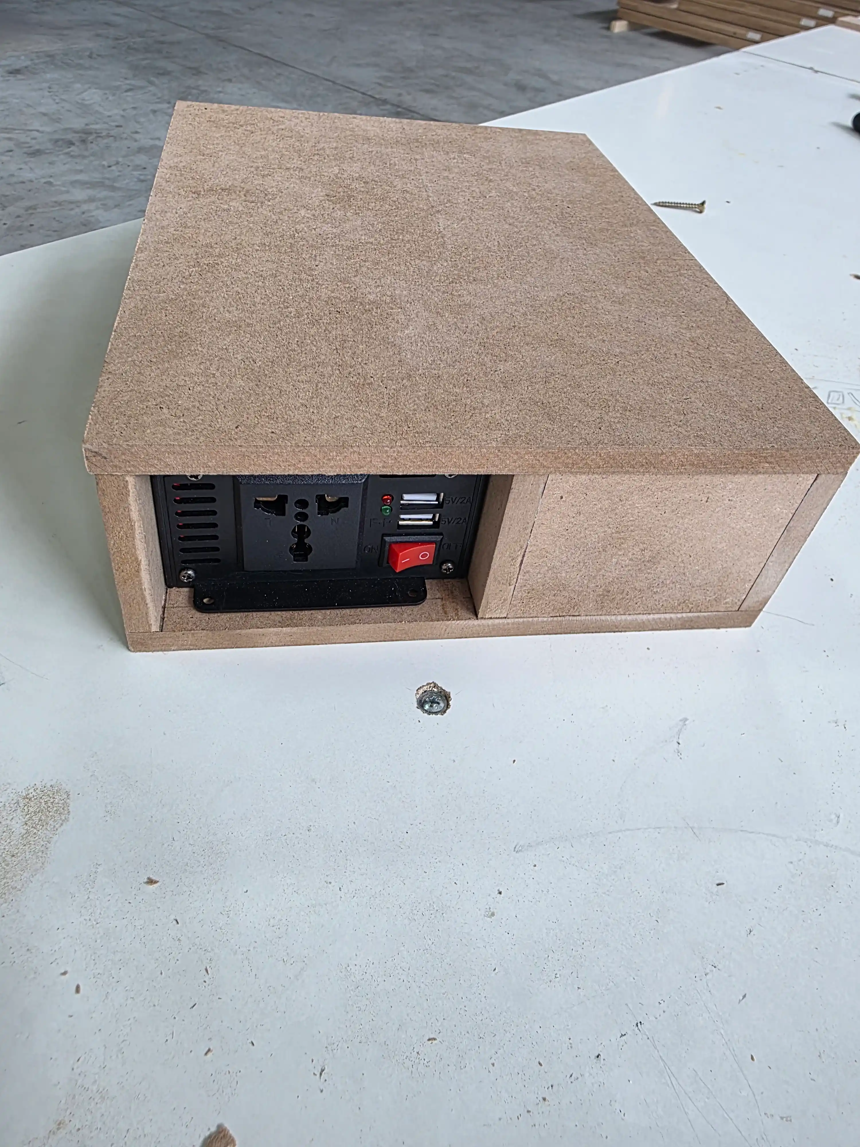 Smart inverter, LCD 12, 24V, 220V, Quyosh panellari va batareyalar uchun