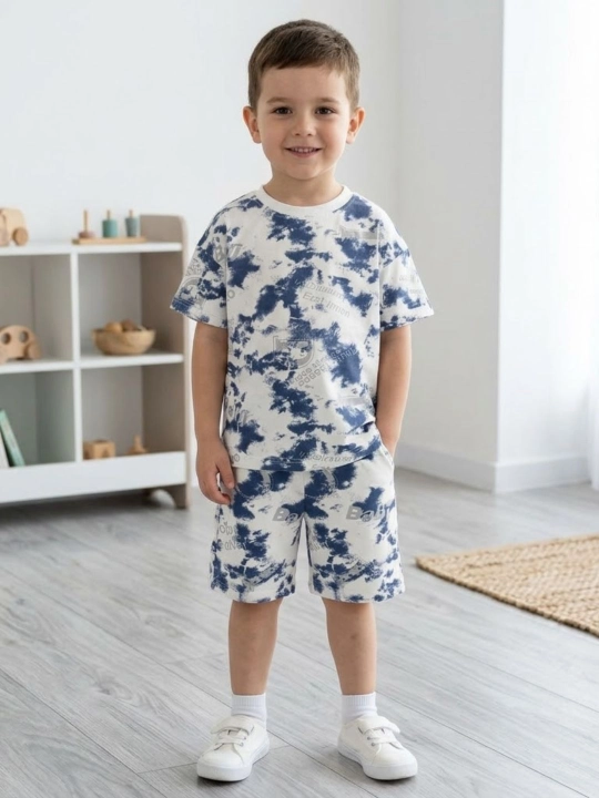 Комплект для мальчиков: футболка и шорты - 