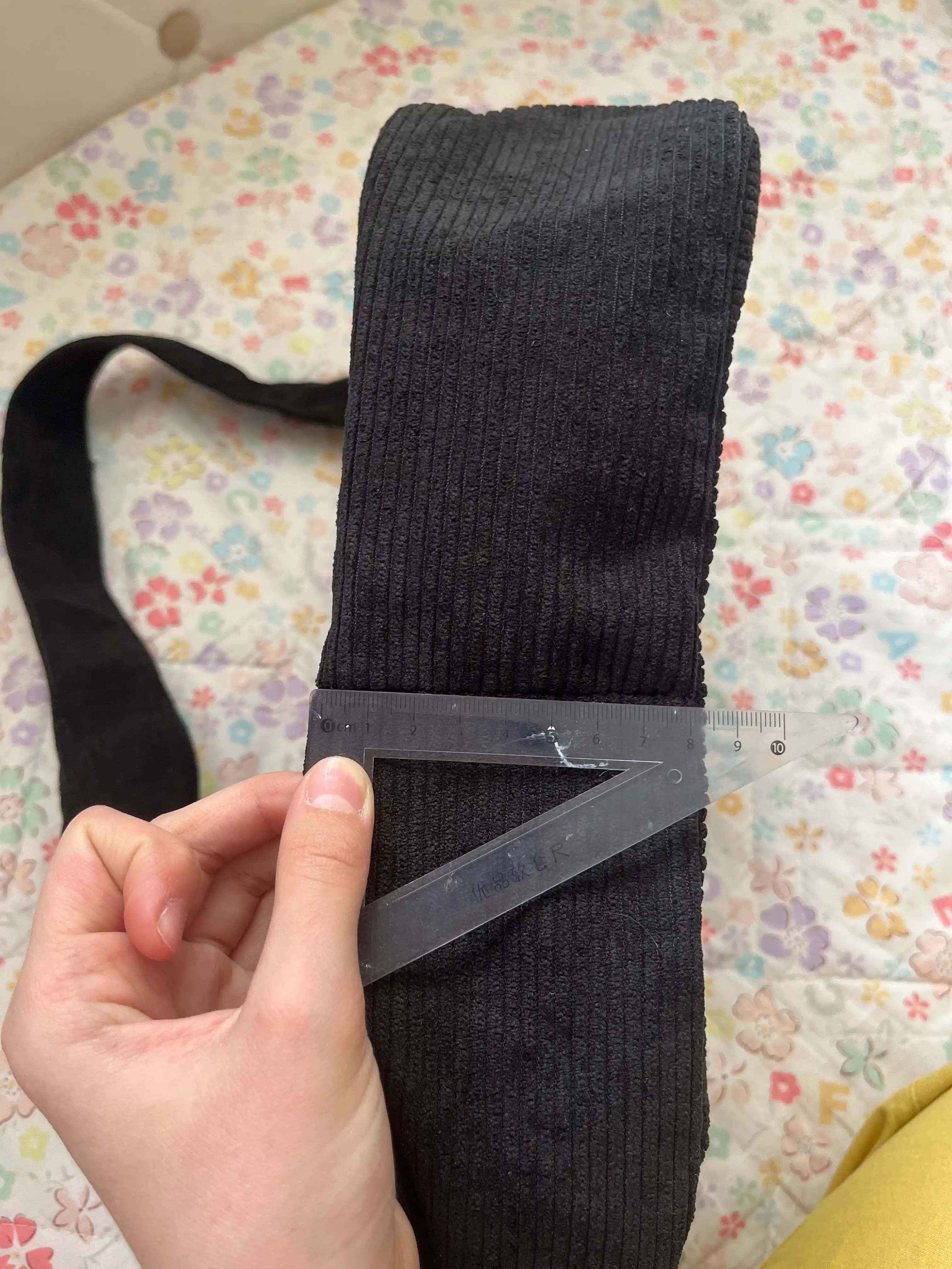 Ayollar shopper sumkasi, baxmaldan, yelkaga taqiladigan, 4 xil rangda: qora, jigar rang, oq, pushti