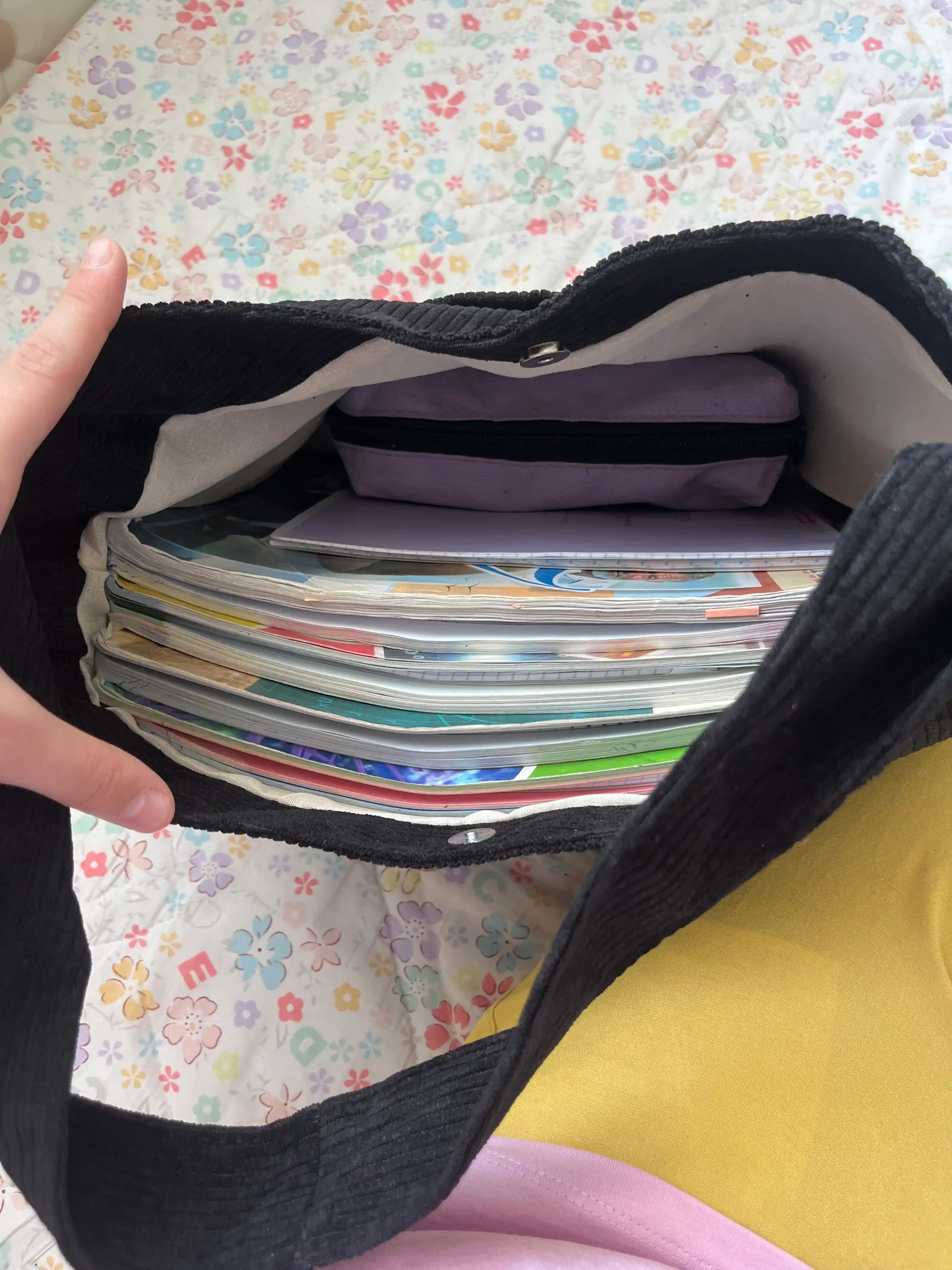Ayollar shopper sumkasi, baxmaldan, yelkaga taqiladigan, 4 xil rangda: qora, jigar rang, oq, pushti