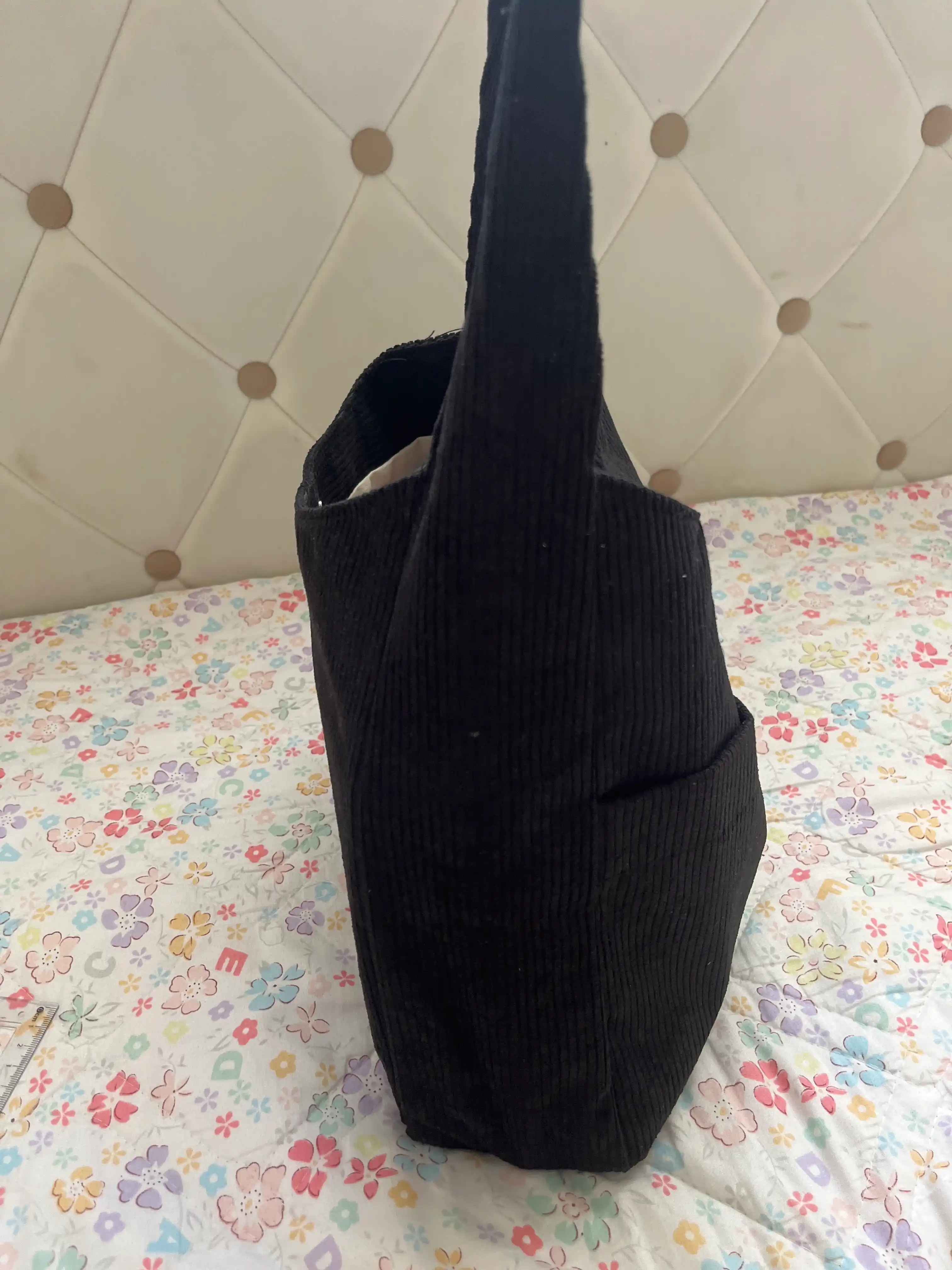 Ayollar shopper sumkasi, baxmaldan, yelkaga taqiladigan, 4 xil rangda: qora, jigar rang, oq, pushti