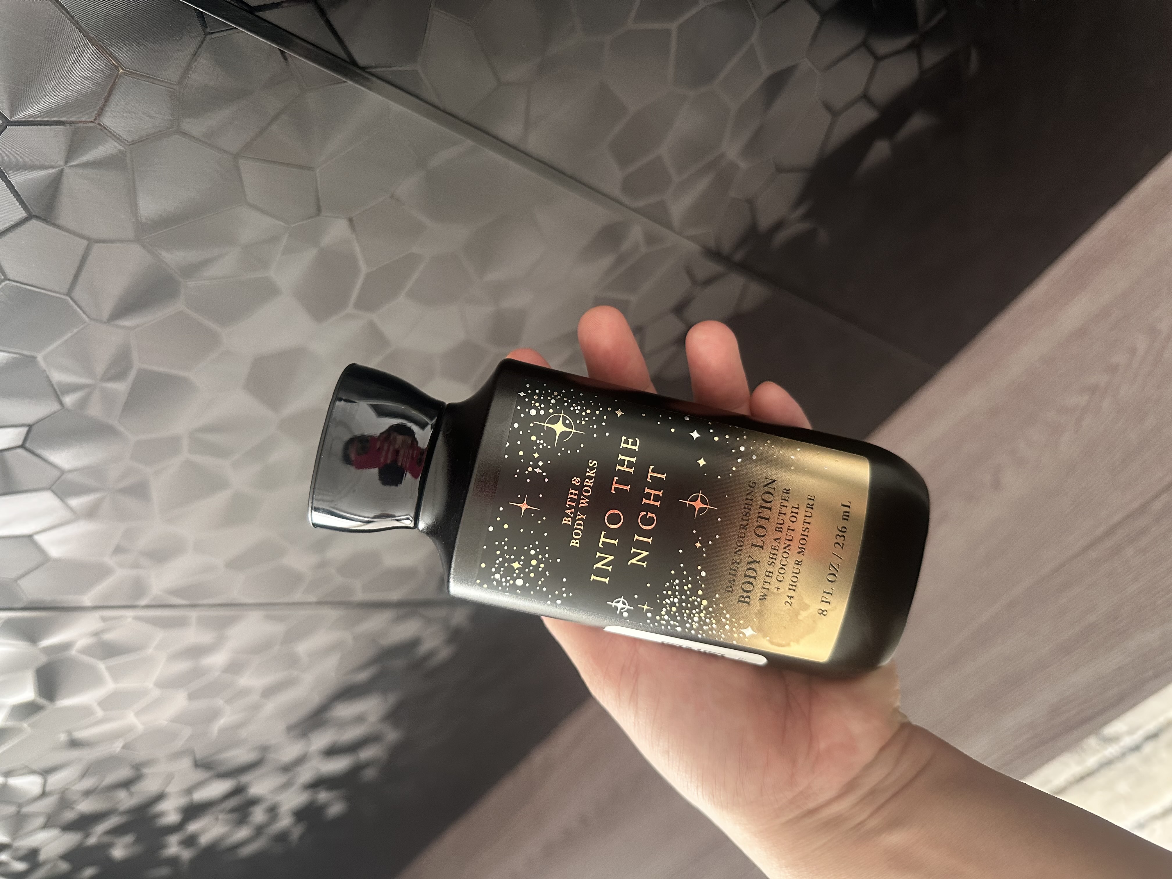 BATH AND BODY WORKS Парфюмepный увлажняющий лосьон для тела, 236 мл