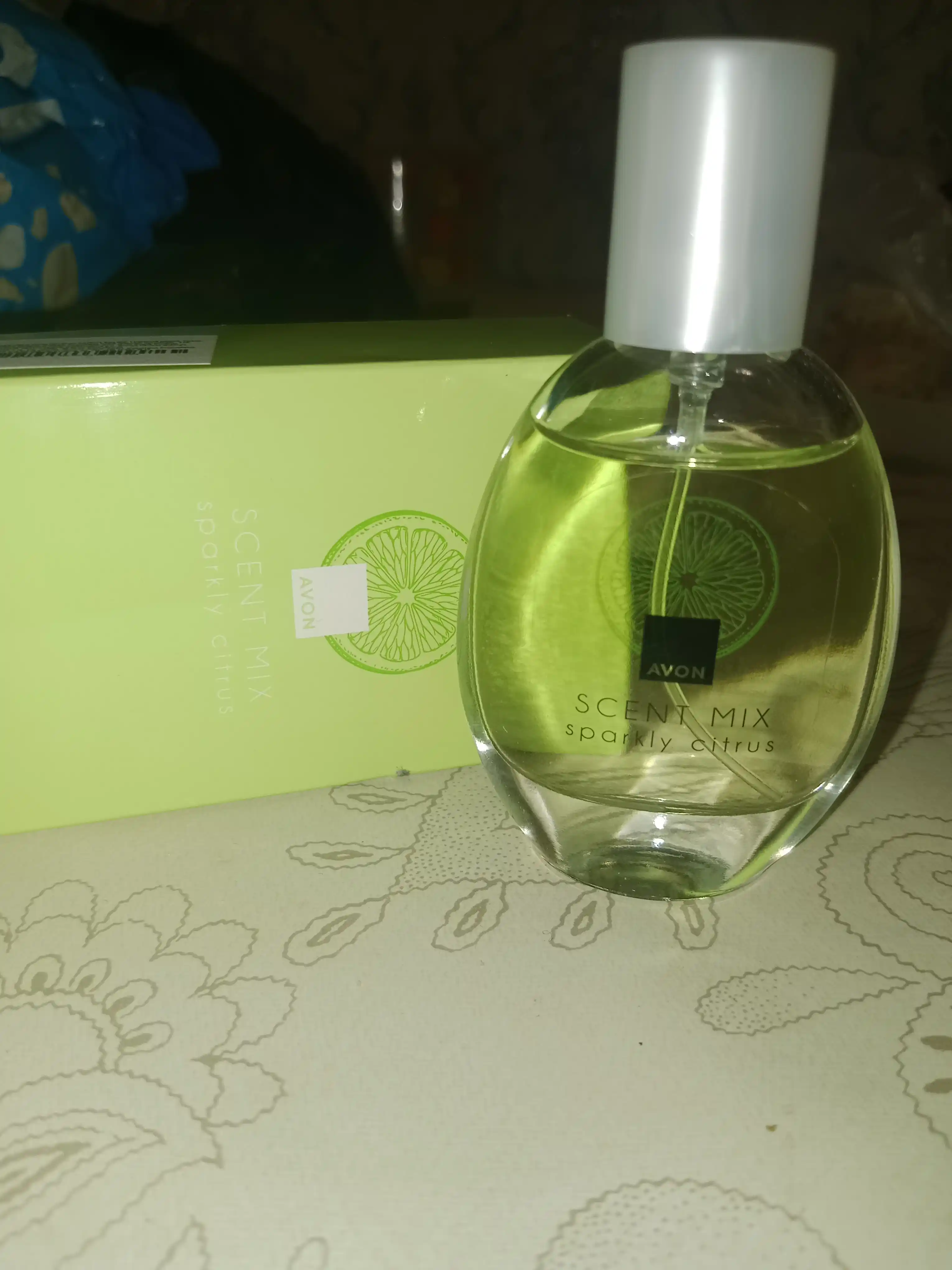 AVON Scent Mix Sparkly Citrus turkumidagi pardoz suvi, 30 ml