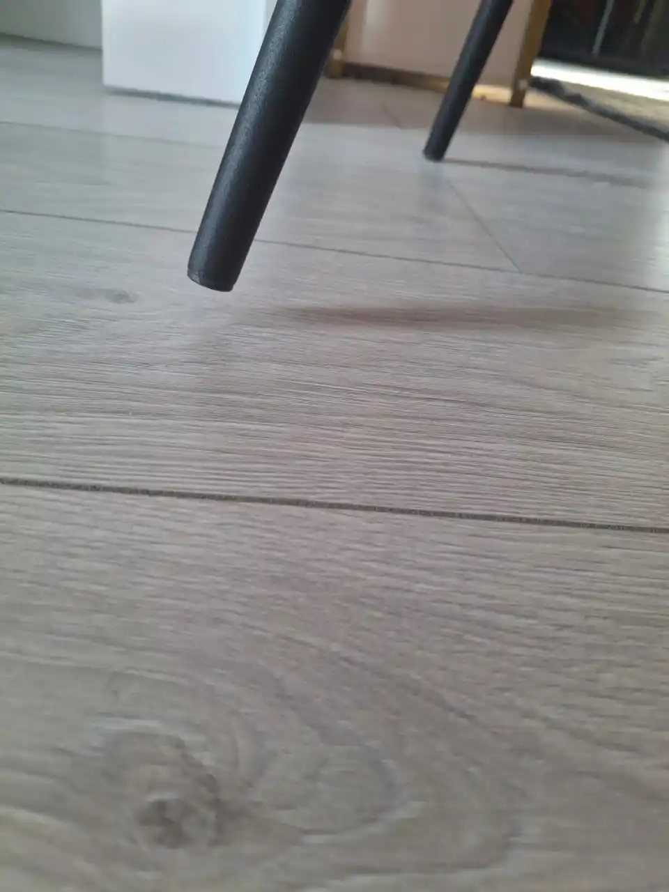 Stul AIKO Fitzko MK yumshoq yostiqli, uy va ofis uchun, egiluvchan suyanchiqli, 200 kg+
