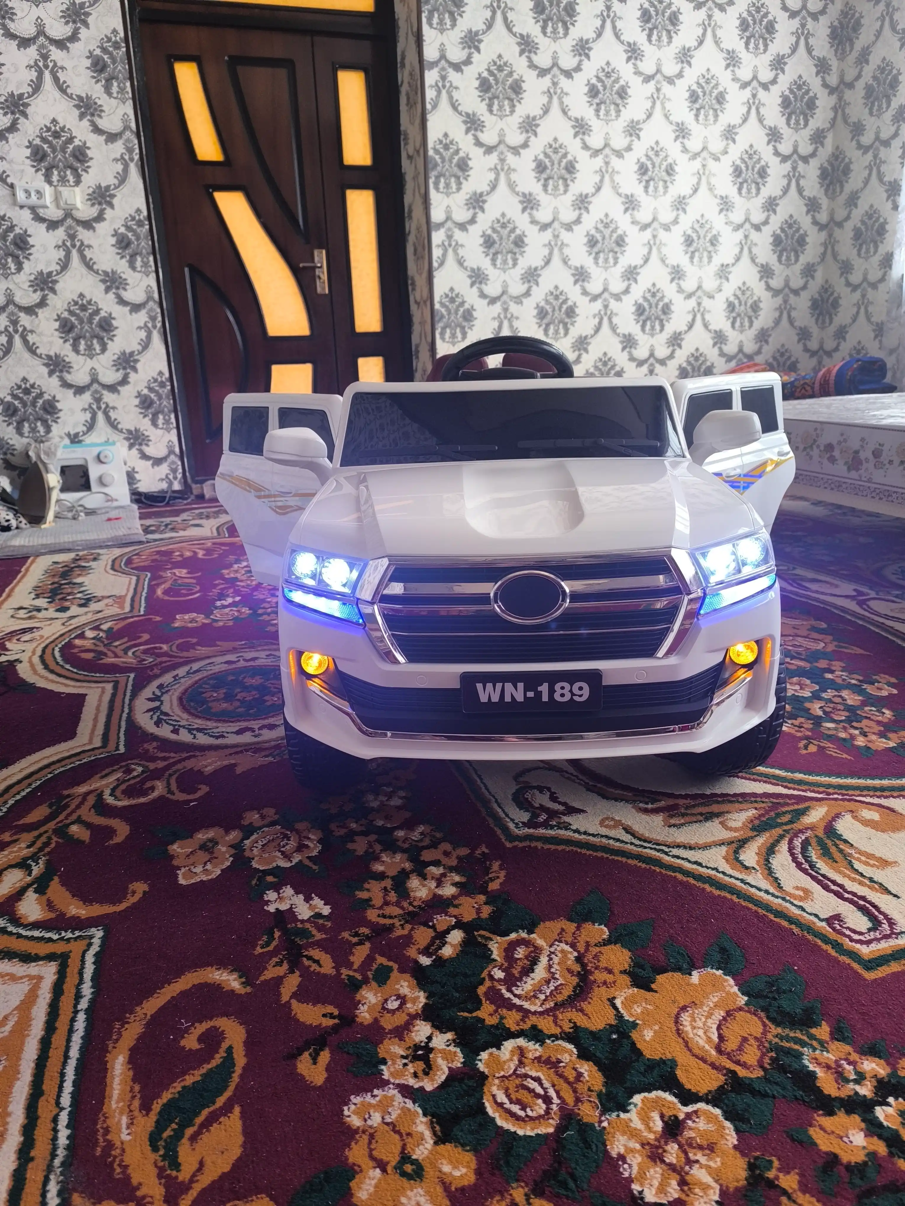Bolalar elektr avtomobili, masofadan radio boshqarish pulti bilan