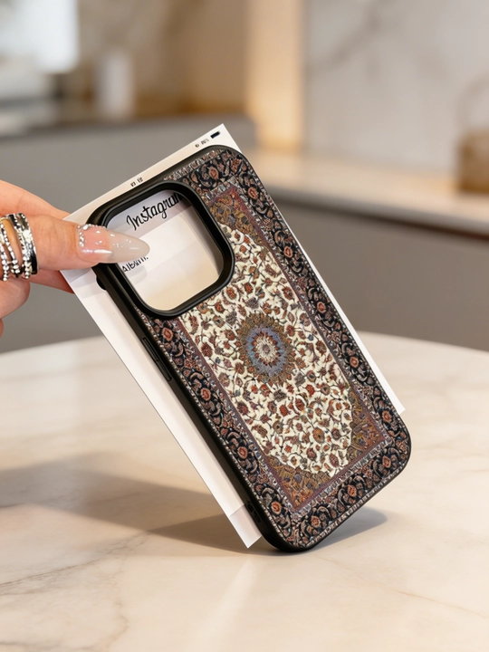 Telefon g‘ilofi gilam naqshli iPhone 16 Pro 16 Pro Max 17 Pro 17 Pro Max zamonaviy dizayn