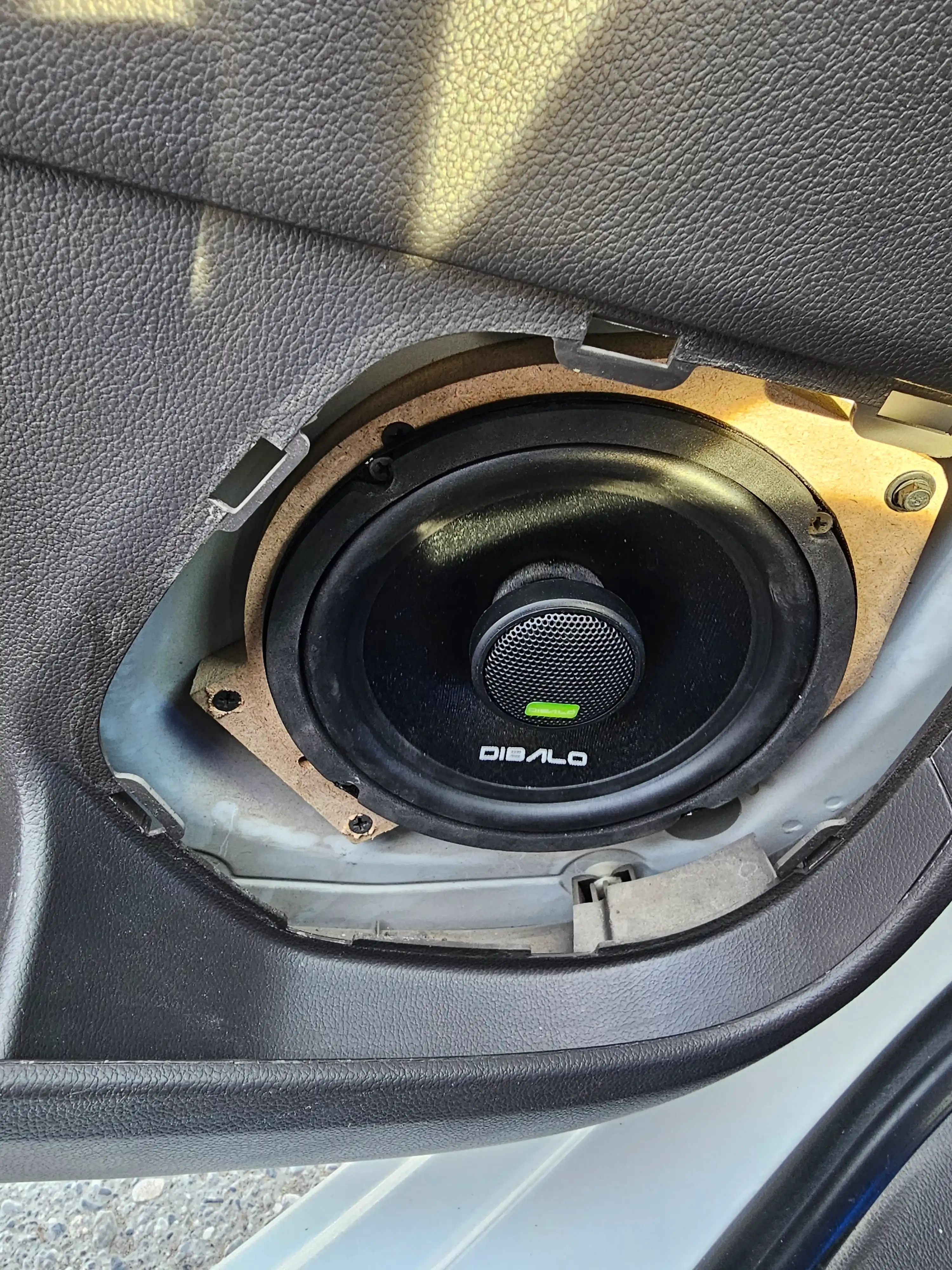 Автомобильные среднечастотные и средне-низкочастотные динамики Dibalo.