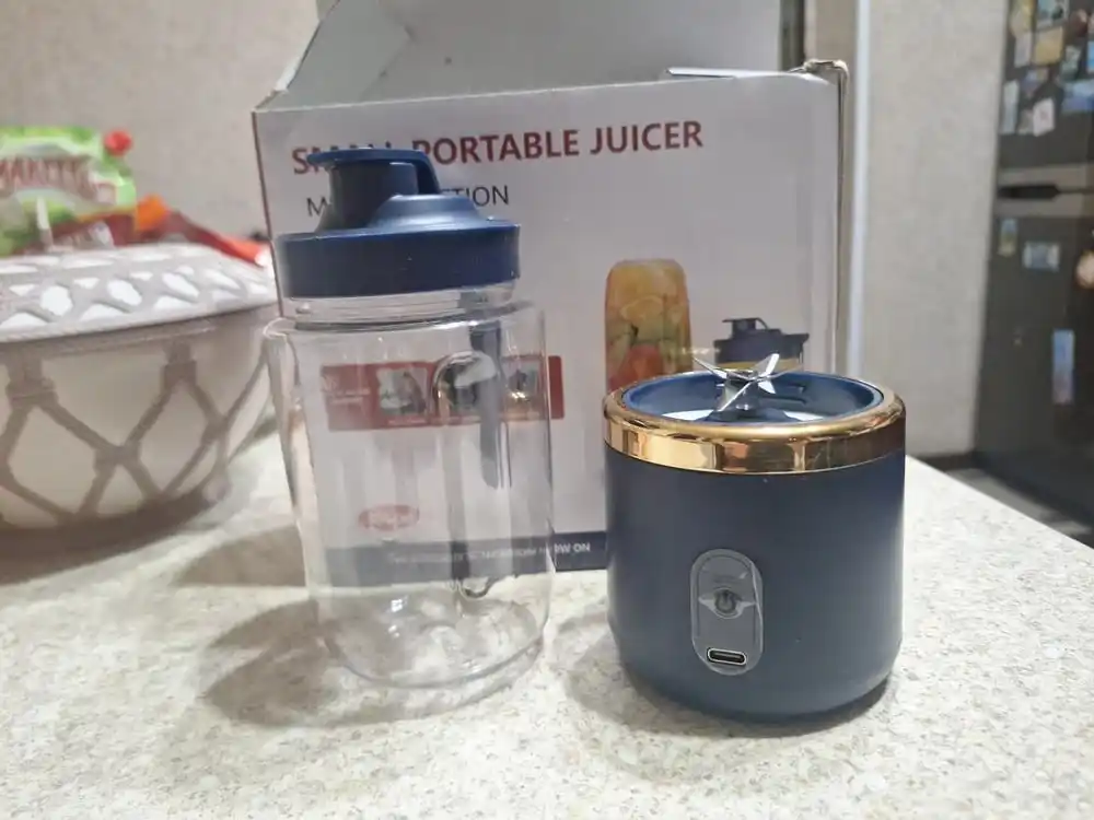 Smuzi va kokteyllar uchun simsiz mini blender, ko'chma, elektr shaker