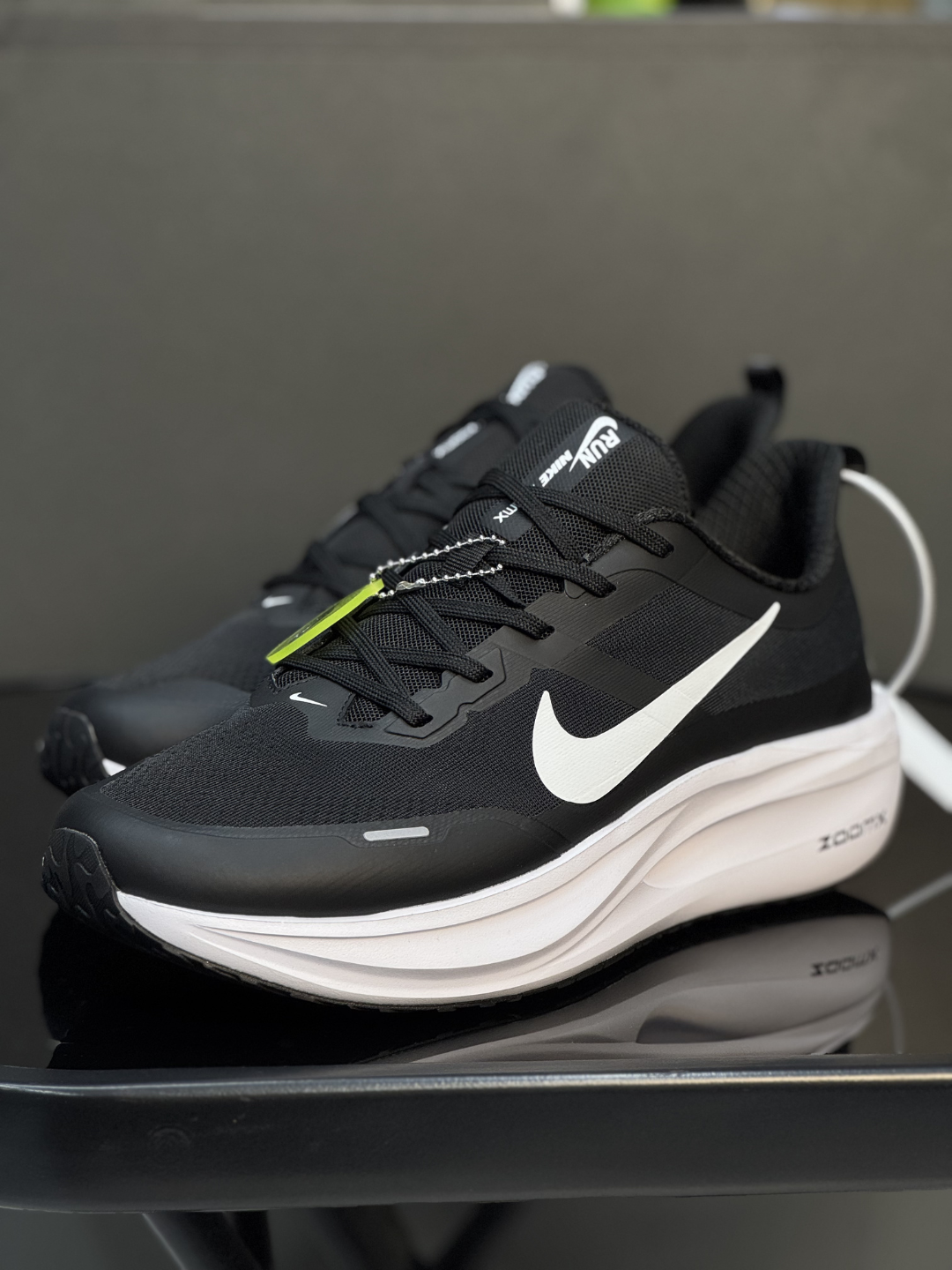 Nike AlphaZoom Pro erkaklar krossovkasi – qulay, zamonaviy sport oyoq kiyimi (40–44) - 
