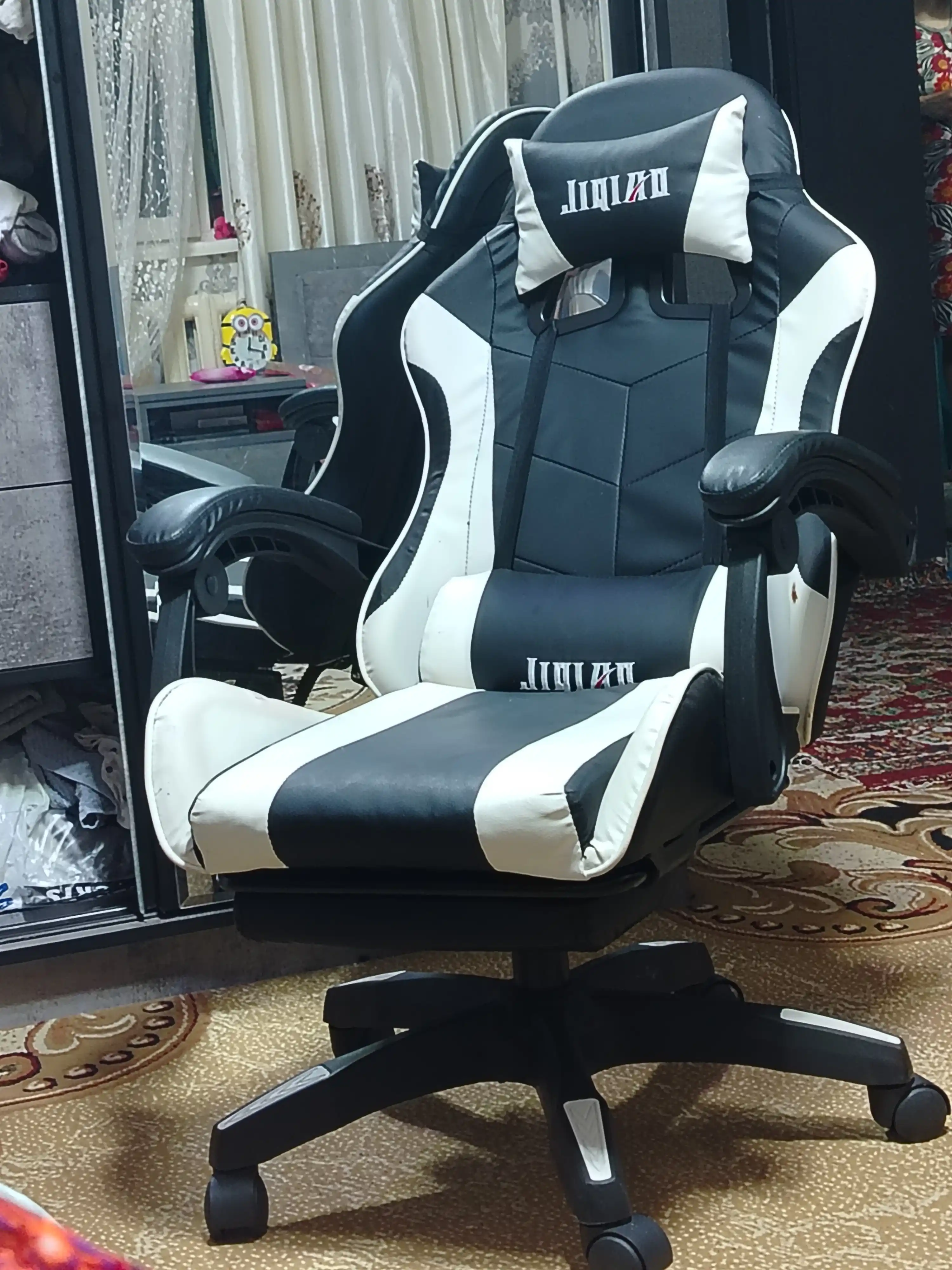 Игровое кресло для геймеров,с массажером