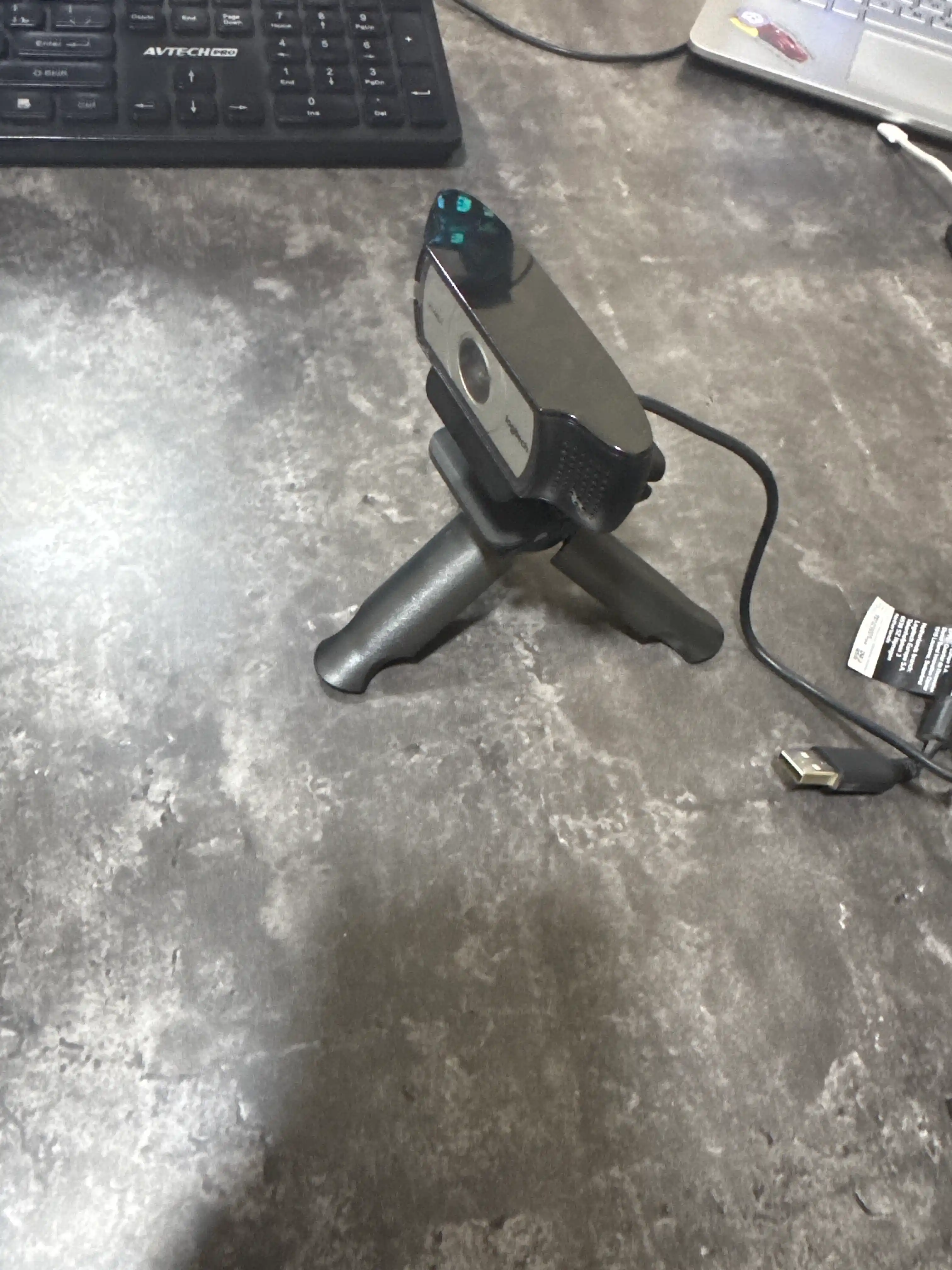 Stativ-stabilizator, smartfon, kamera va videoga olish uchun stol va qo‘l tripodlari