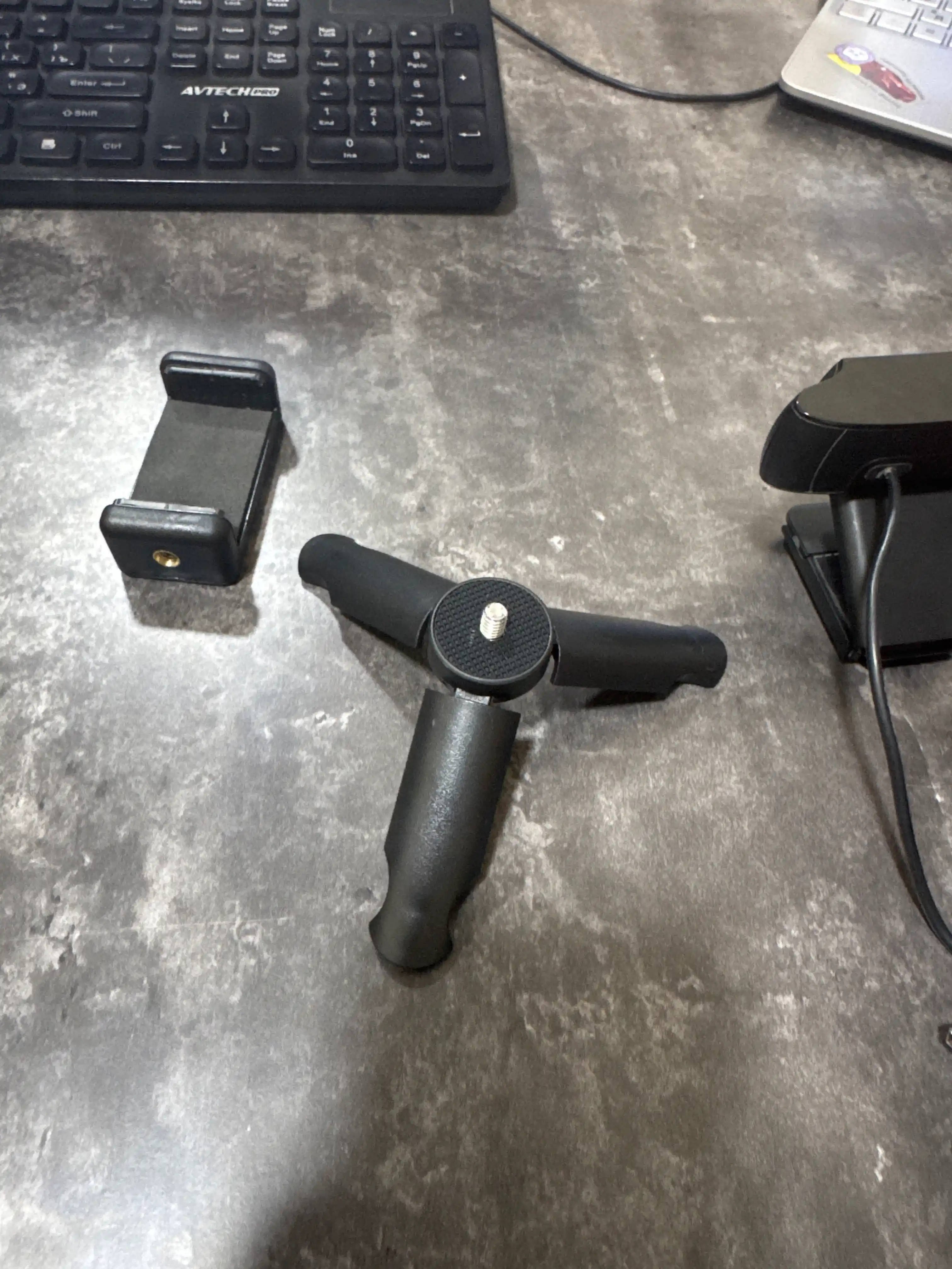 Stativ-stabilizator, smartfon, kamera va videoga olish uchun stol va qo‘l tripodlari
