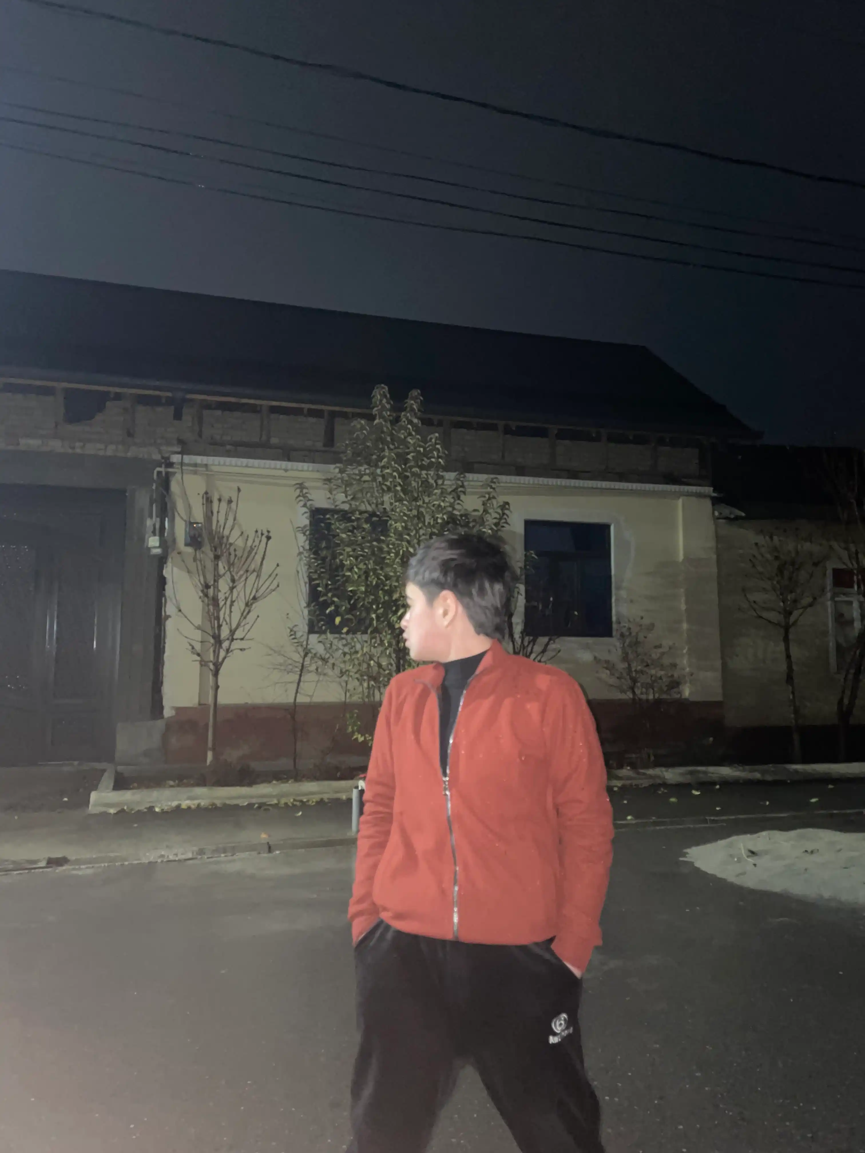 Erkaklar kardigani, o'rta qalinlik, selanik material, yon cho'natklar, bahor-kuz