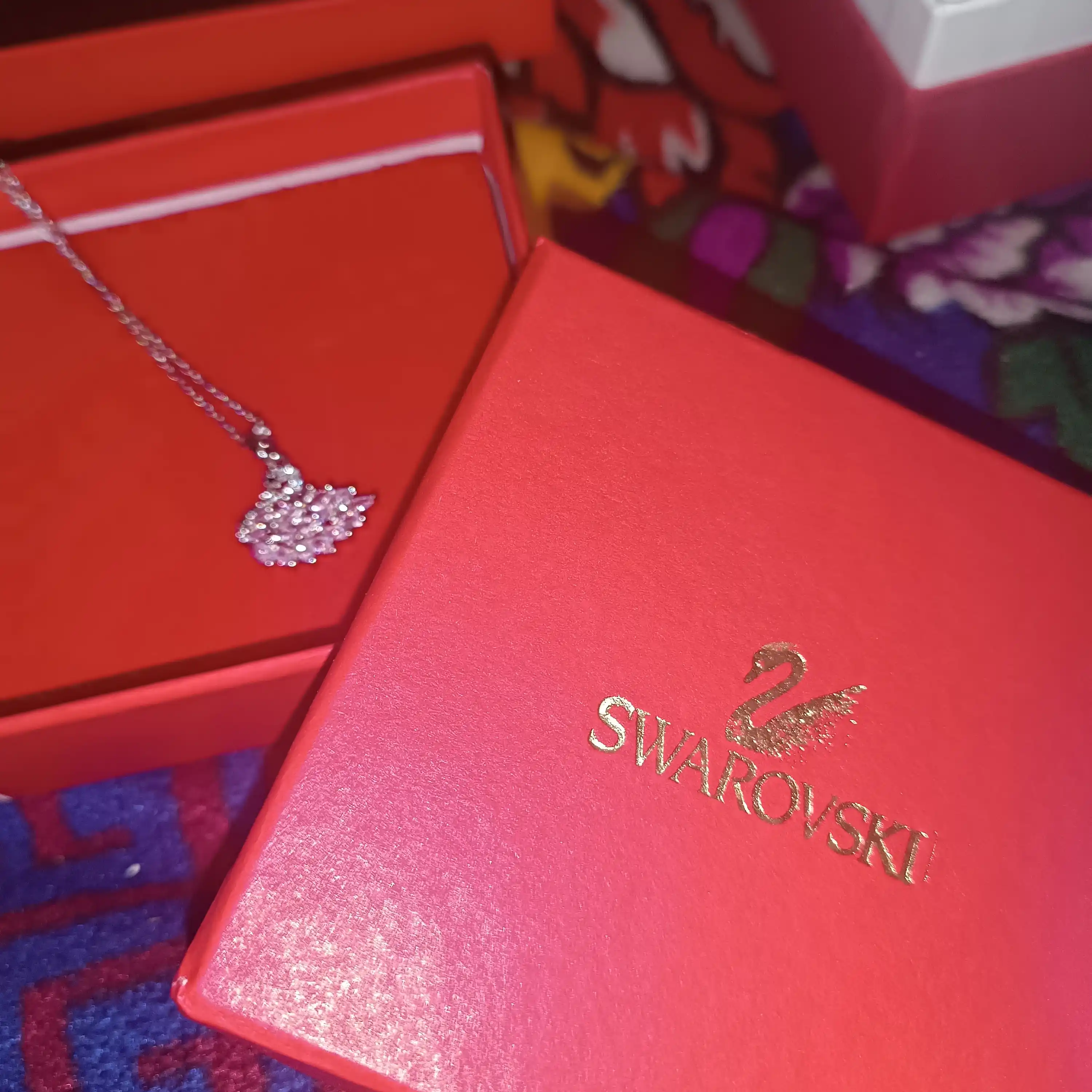 Ayollar va qizlar uchun taqinchoq, oqqush shakli, sovg'a qutisida, SWAROVSKI