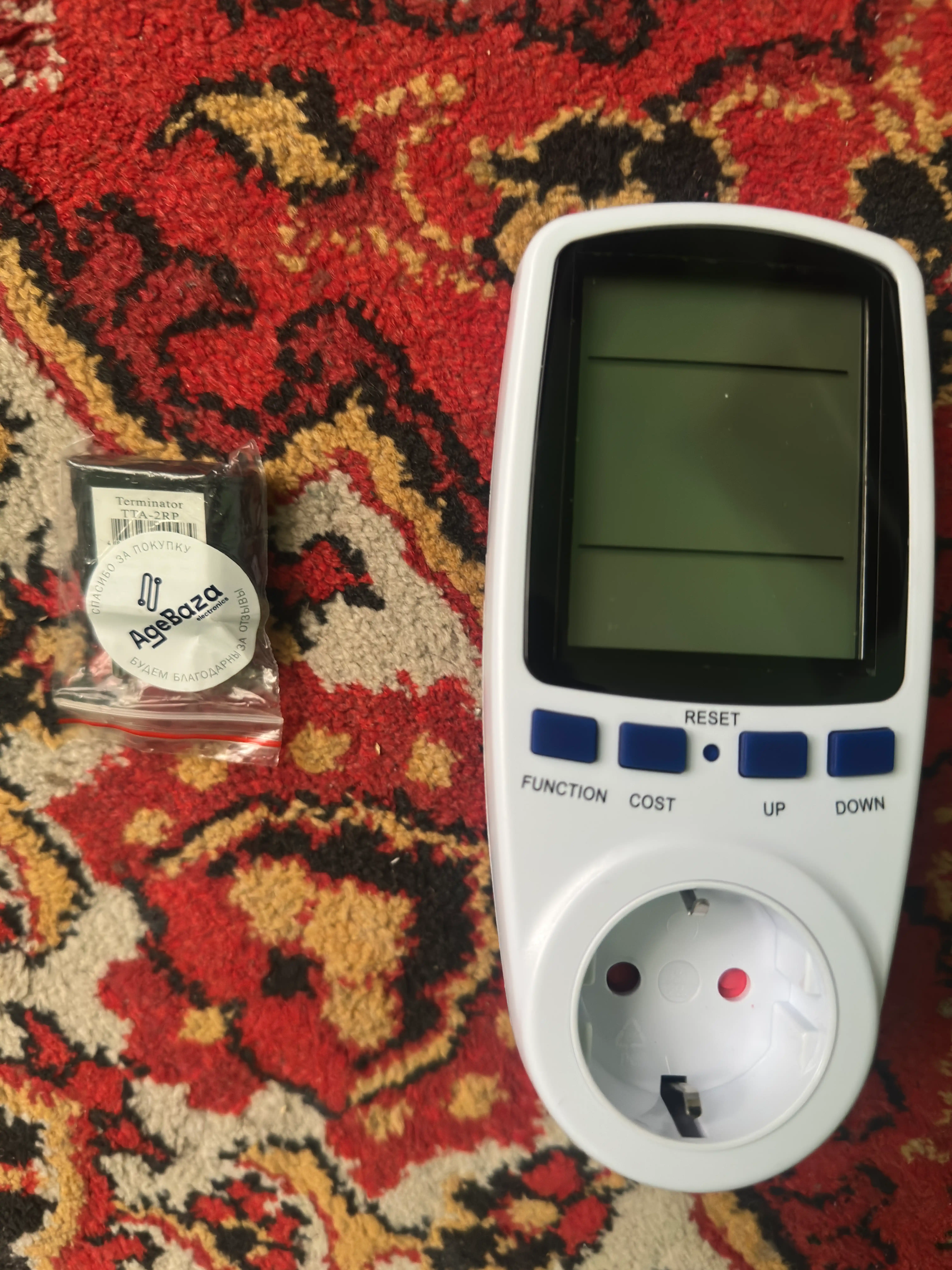 Uy uchun raqamli vatmetr rozetkaga (raqamli quvvat o'lchagich, rozetka-vatmetr) Wattmeter