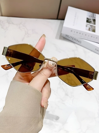 Очки солнцезащитные, чёрные, вытянутые узкие, стиль cat-eye, пластиковая оправа — ZLSNURA-OCHKI-БЕЖЕВ