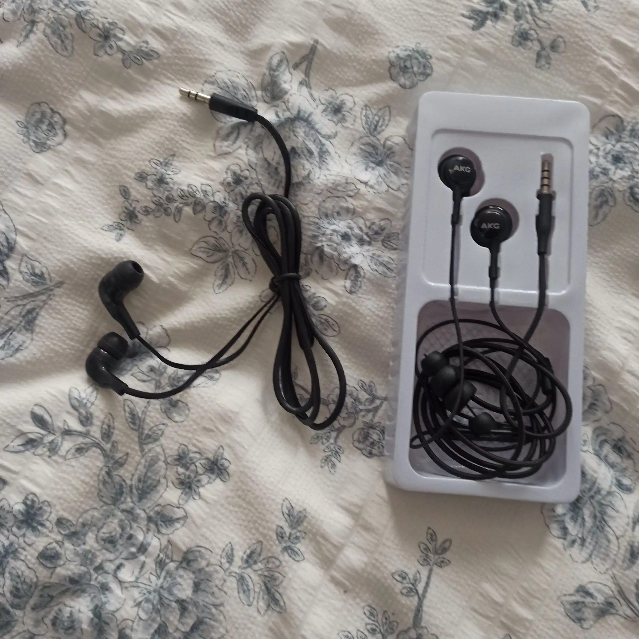 Samsung AKG mikrofonli simli quloqchinlar