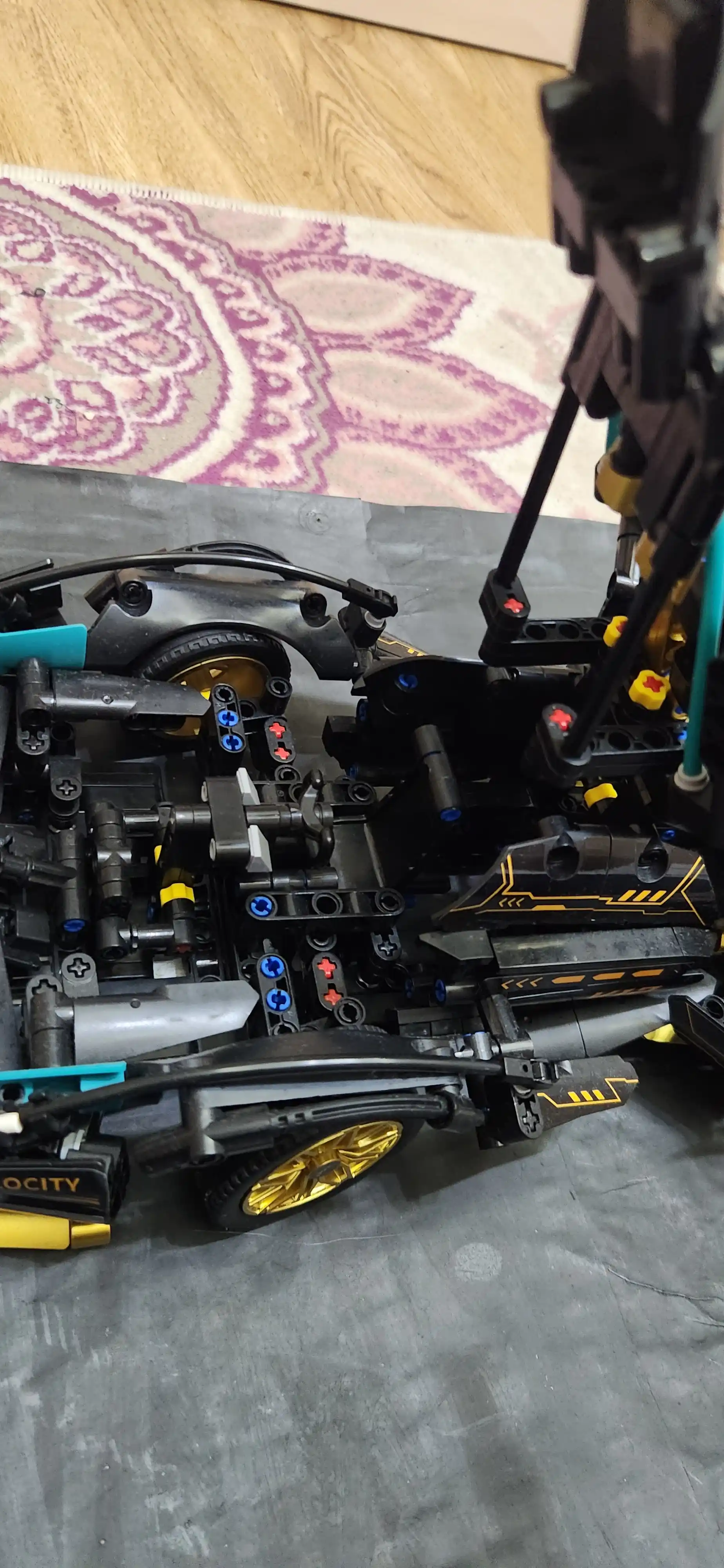 Formula 1 poyga mashinasi konstruktori, katta model 1:8 Technic, LEGO bilan mos keladi