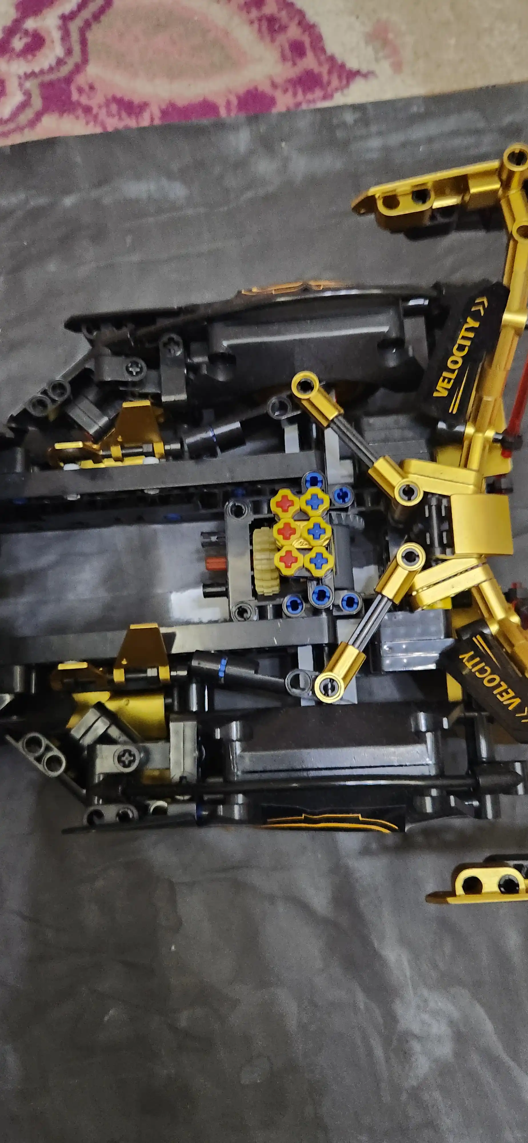 Formula 1 poyga mashinasi konstruktori, katta model 1:8 Technic, LEGO bilan mos keladi