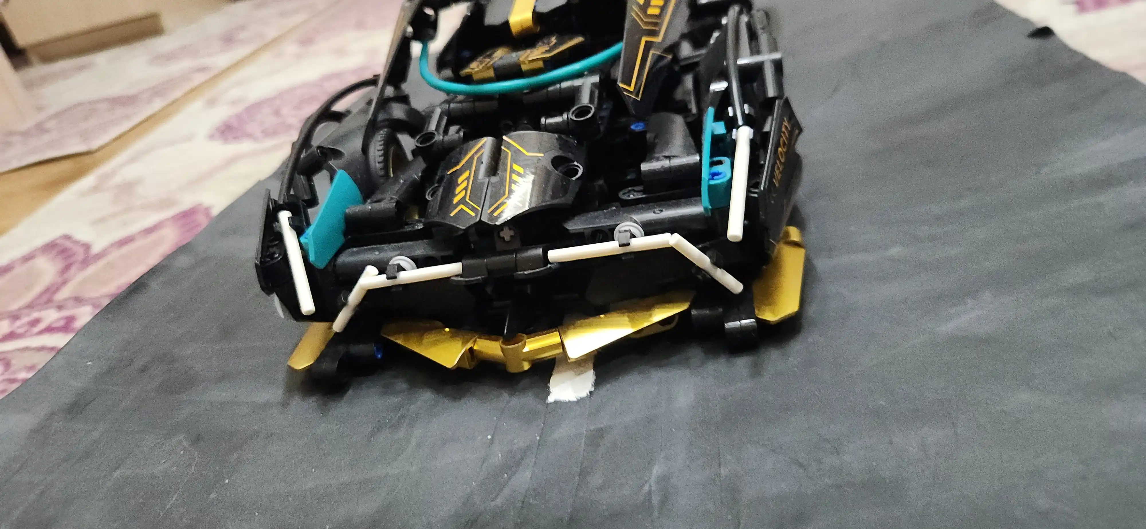 Formula 1 poyga mashinasi konstruktori, katta model 1:8 Technic, LEGO bilan mos keladi