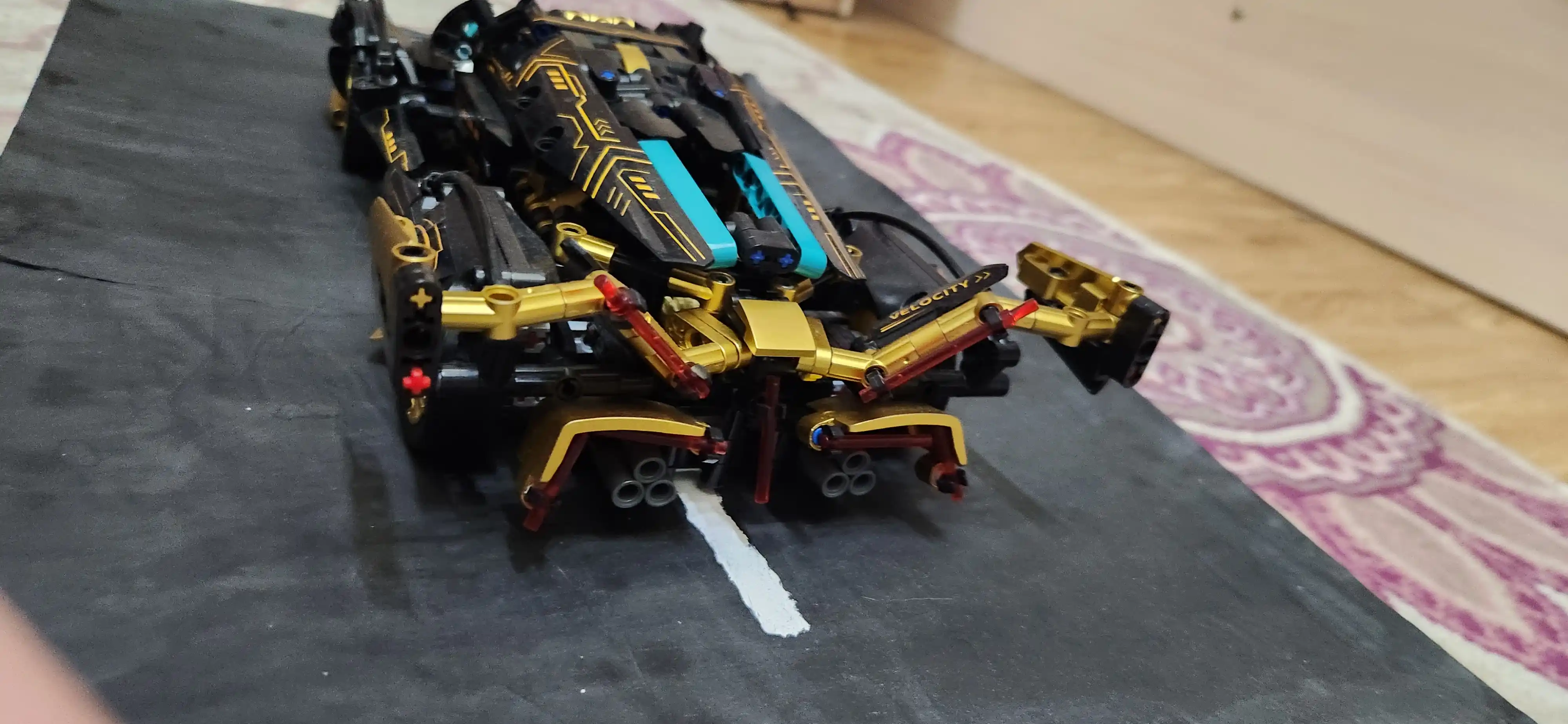 Formula 1 poyga mashinasi konstruktori, katta model 1:8 Technic, LEGO bilan mos keladi