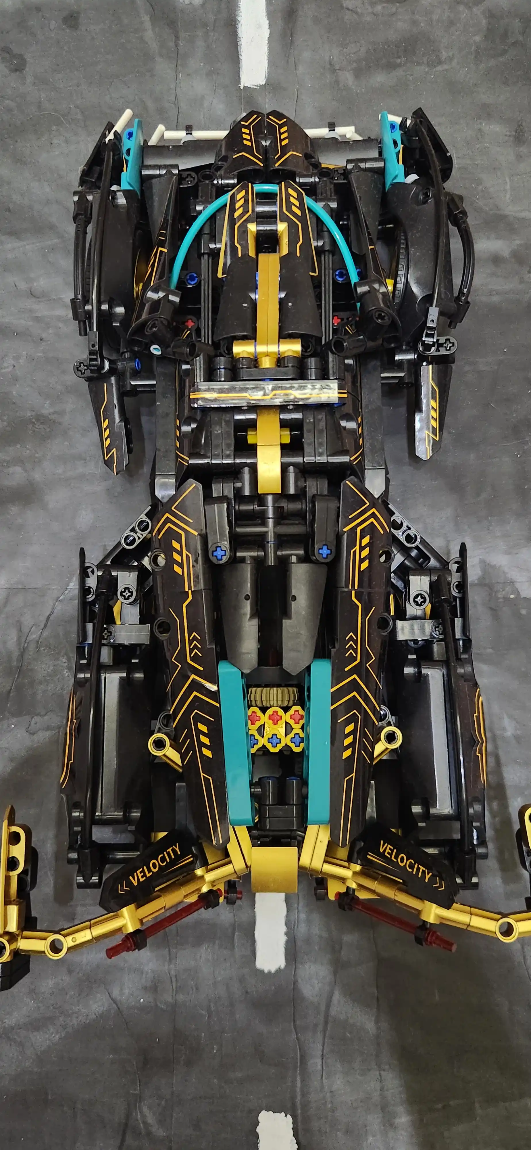 Formula 1 poyga mashinasi konstruktori, katta model 1:8 Technic, LEGO bilan mos keladi