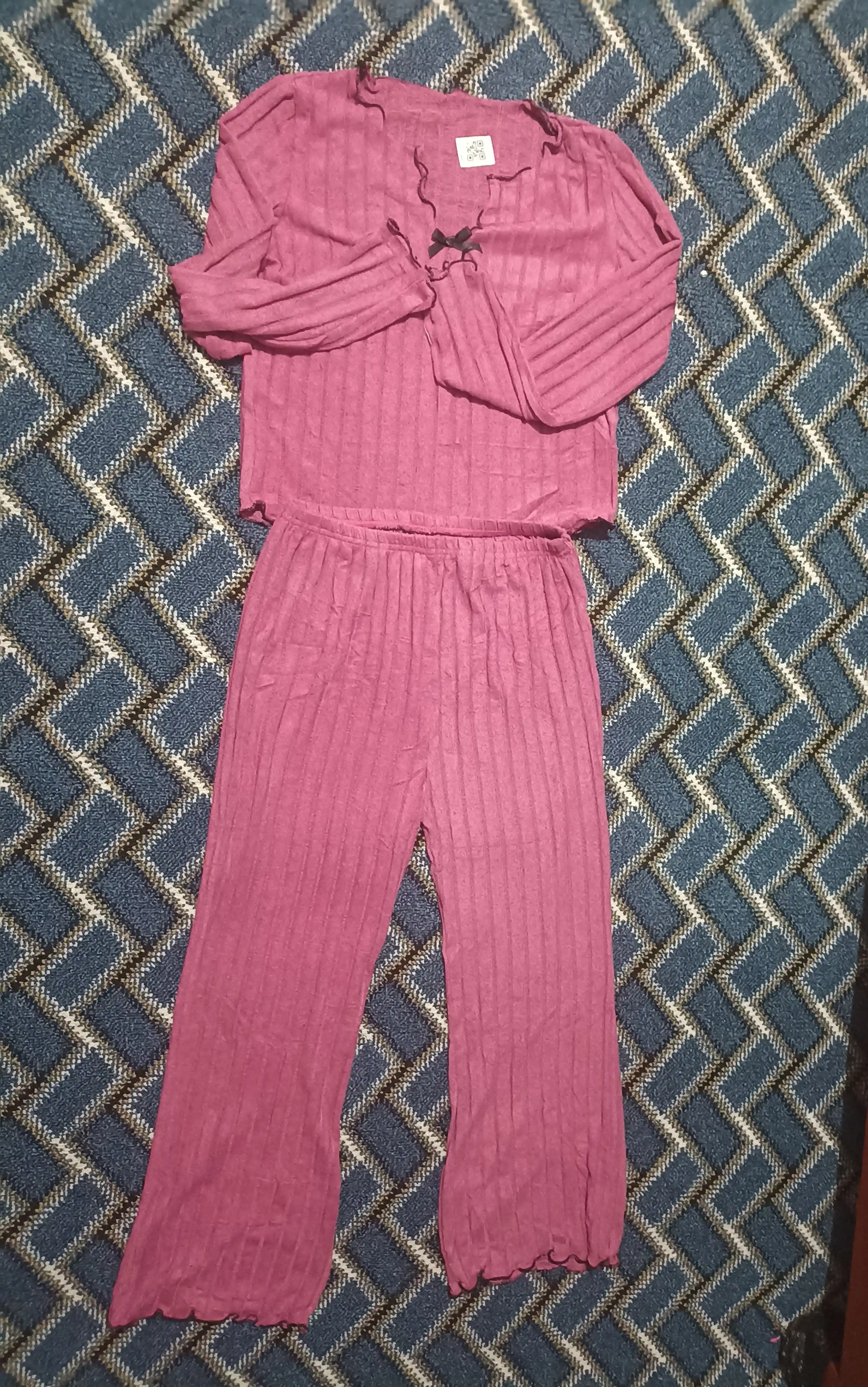 Ayollar pijamasi, ishton bilan