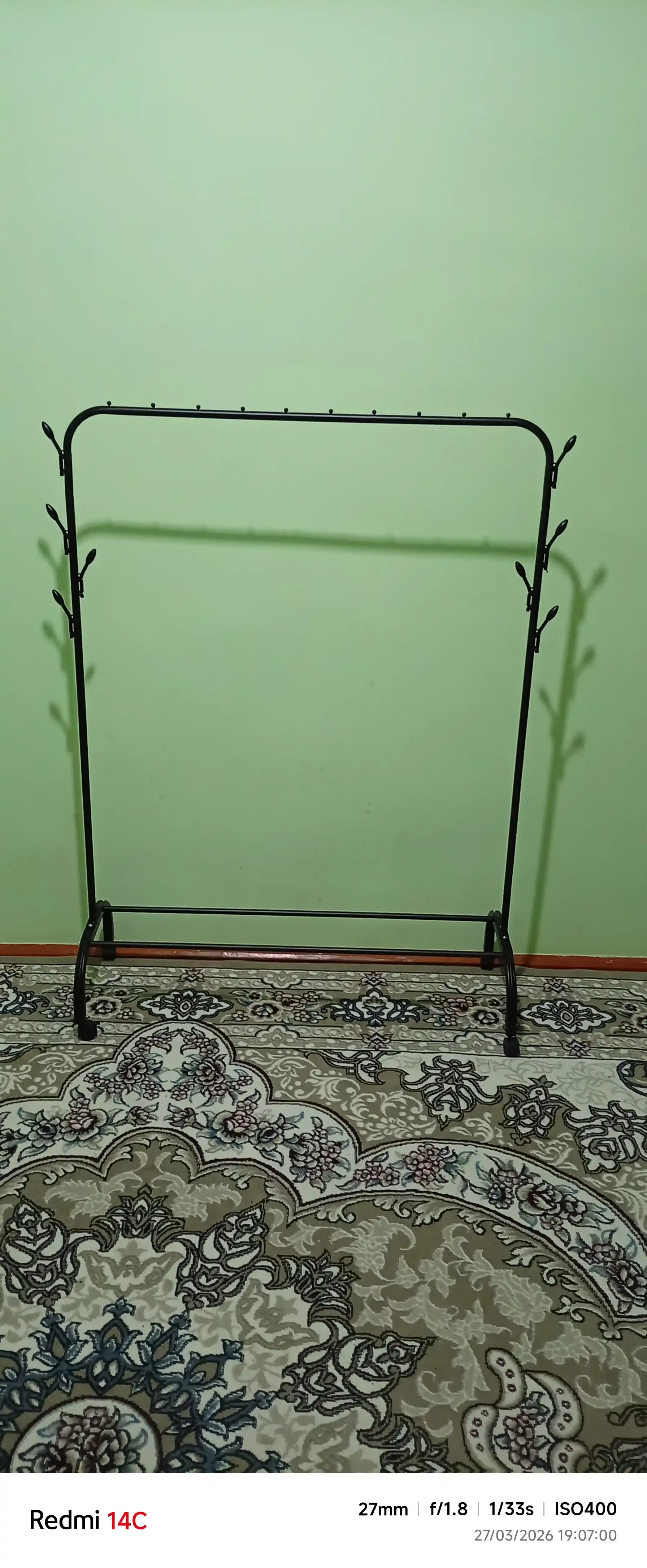 Металлическая, напольная вешалка для одежды, с обувницей, на колесиках