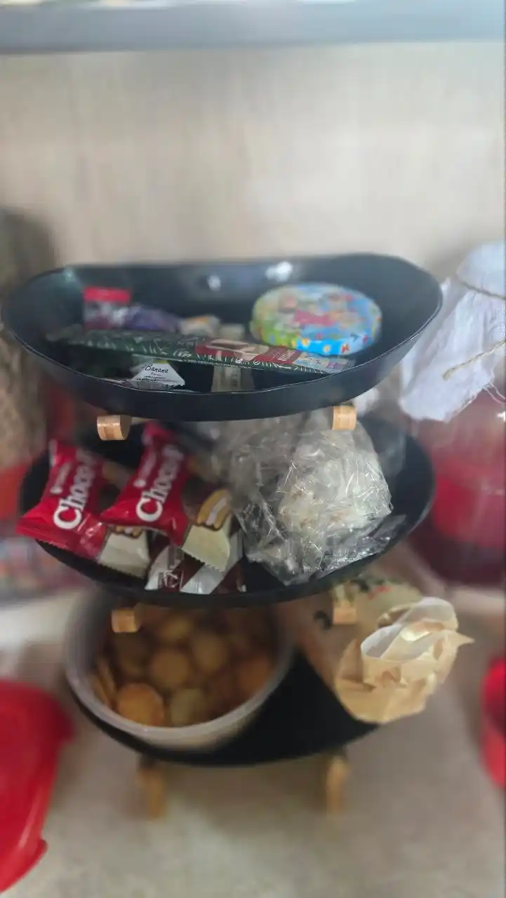Uch qavatli meva idishi
